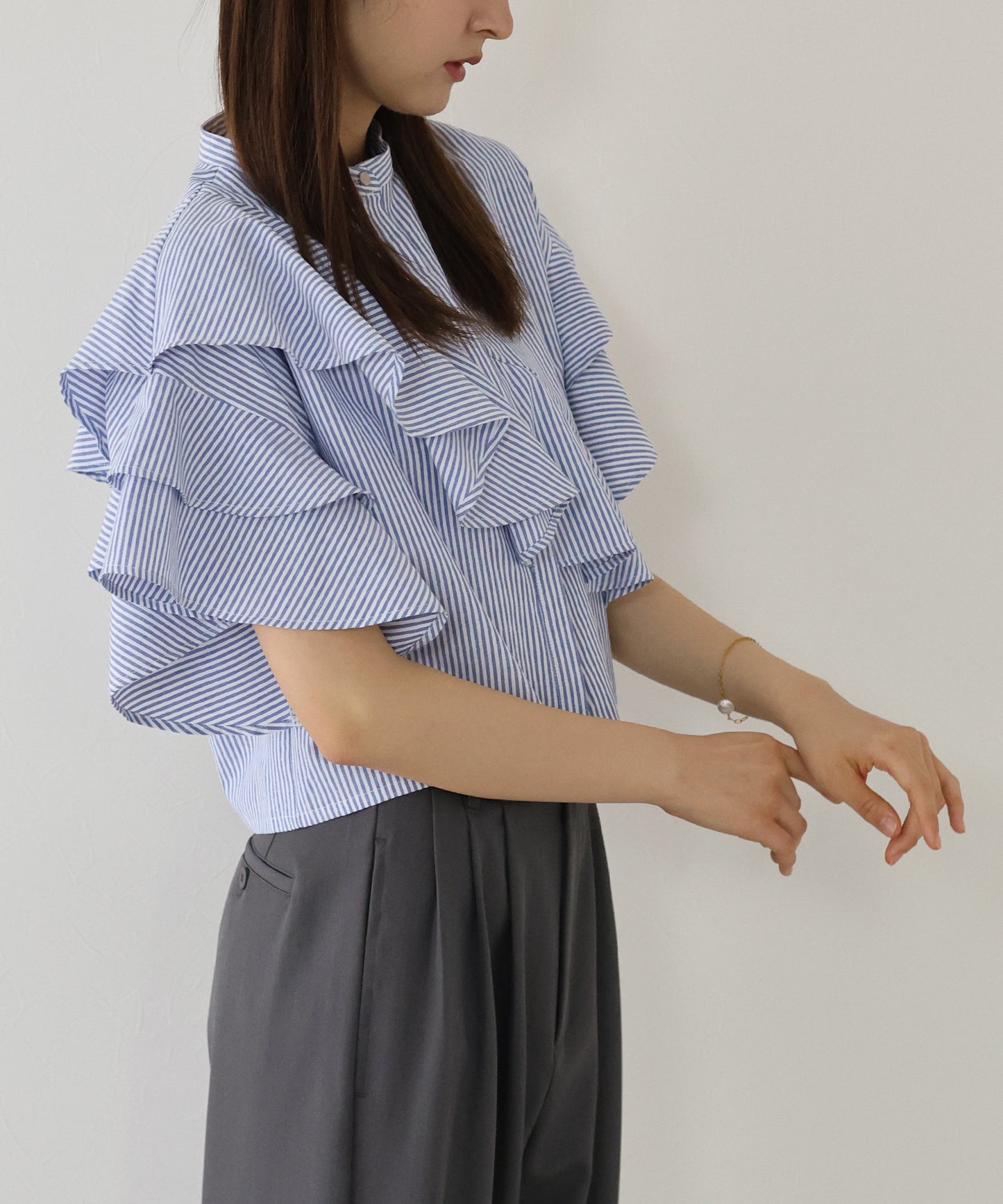 【新商品限定5％OFF（木）】[J by blue] 半袖フリルシャツ