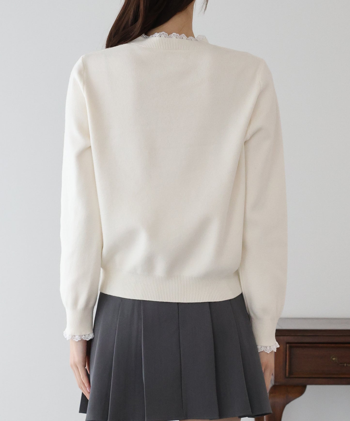 レースパールボタンニット