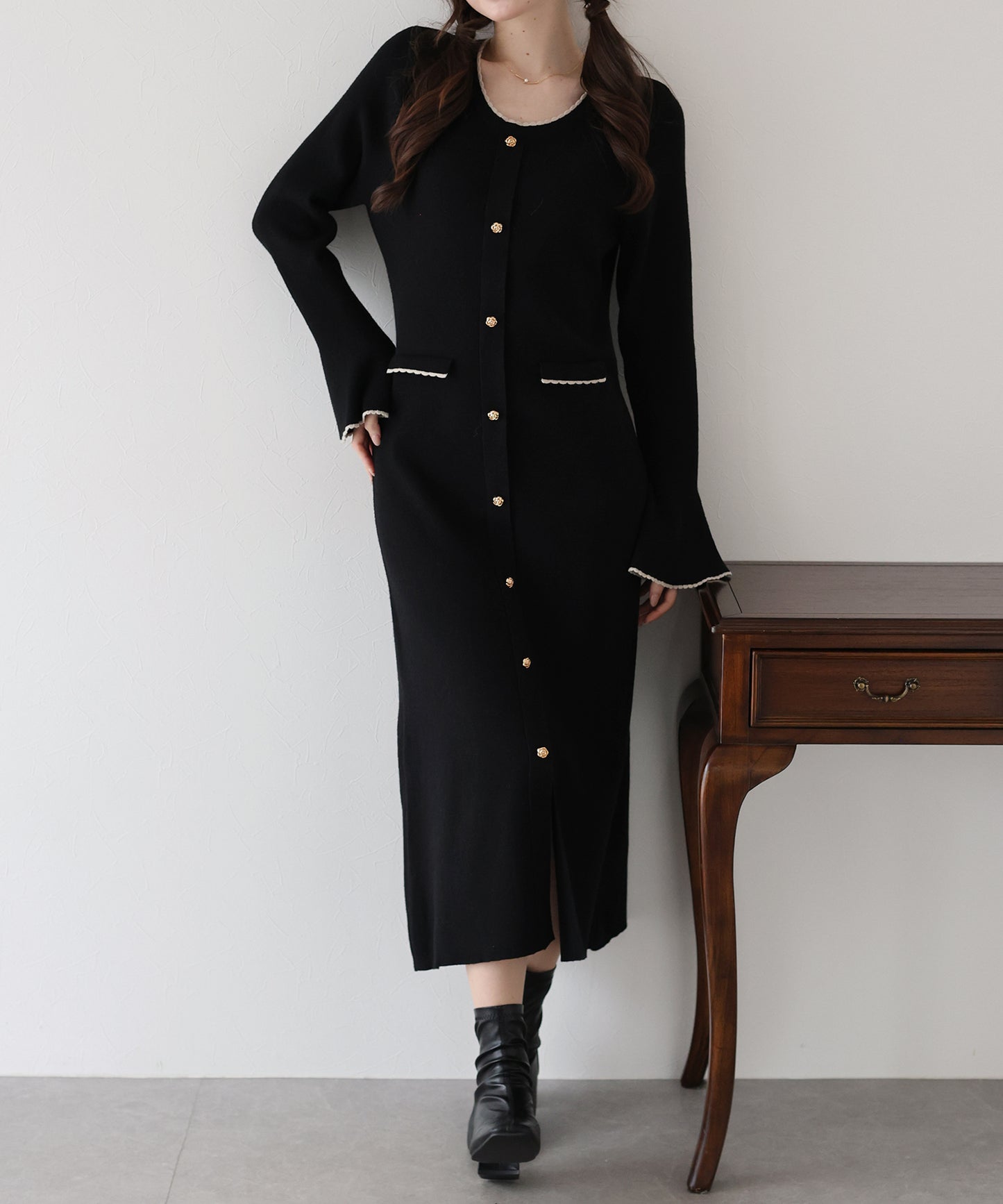 金ボタンニットワンピース