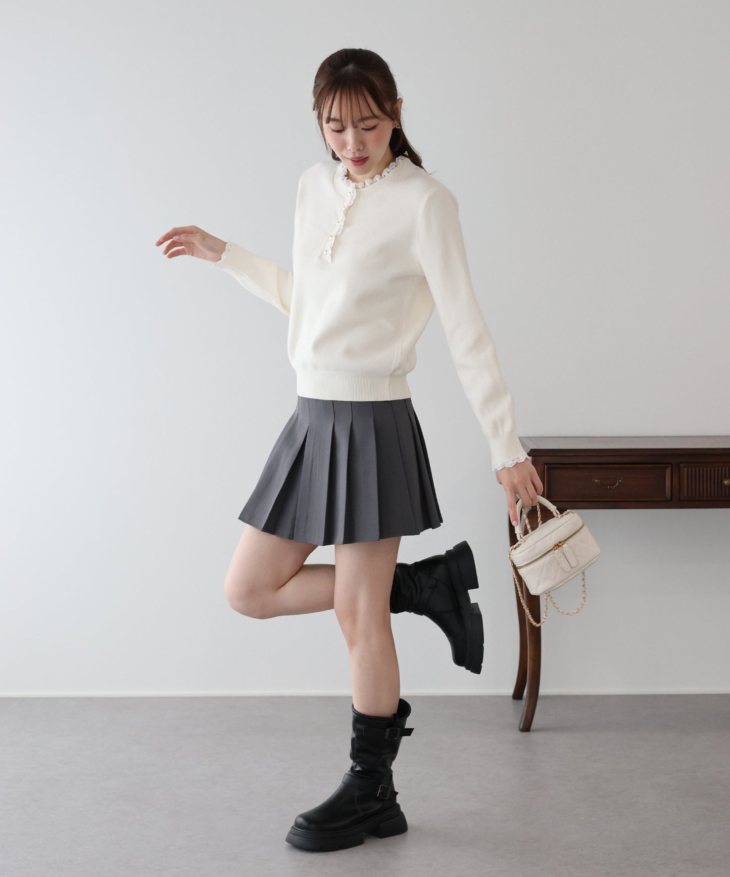 レースパールボタンニット