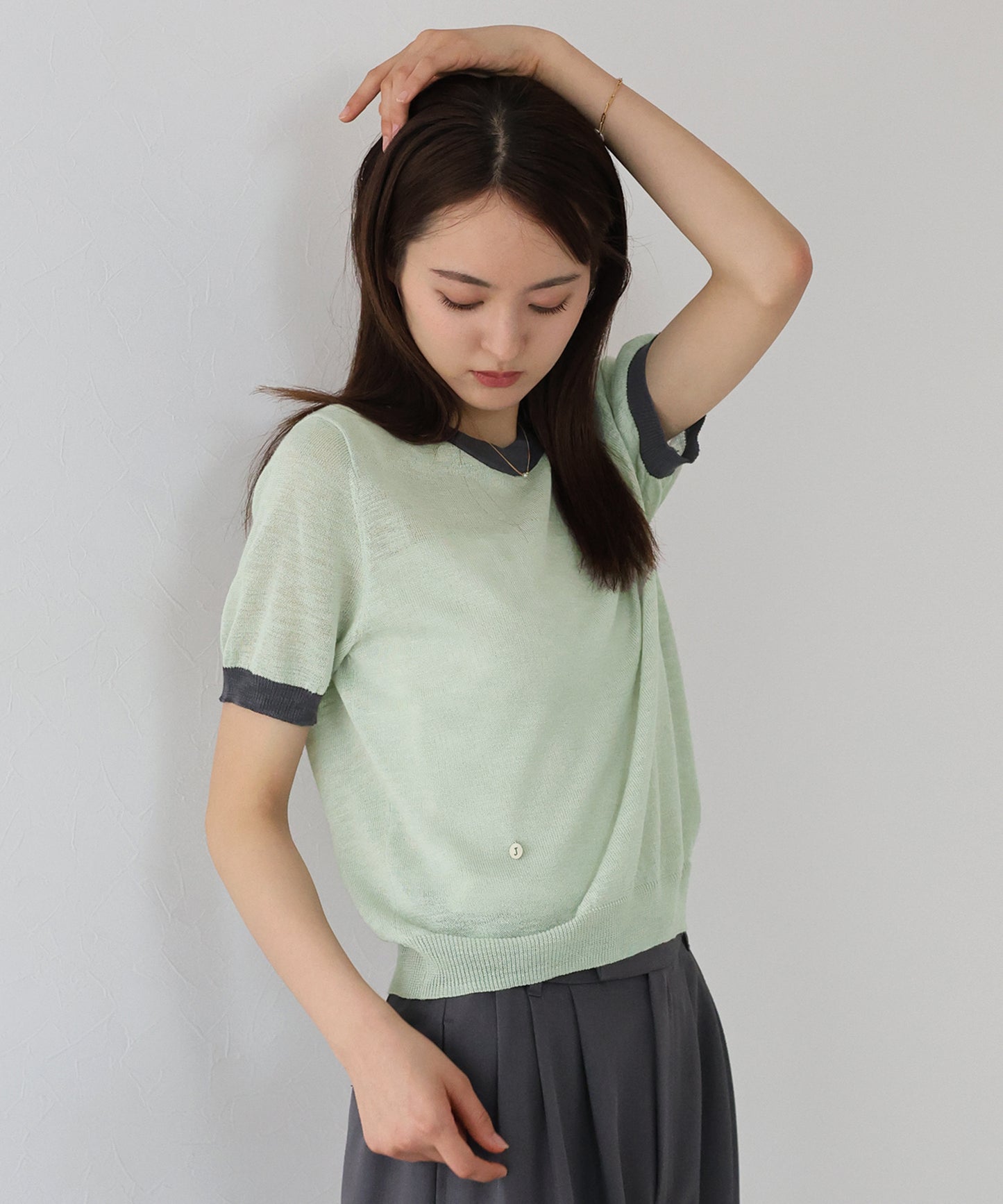 【新商品限定5％OFF（木）】ロゴ配色シアーニット