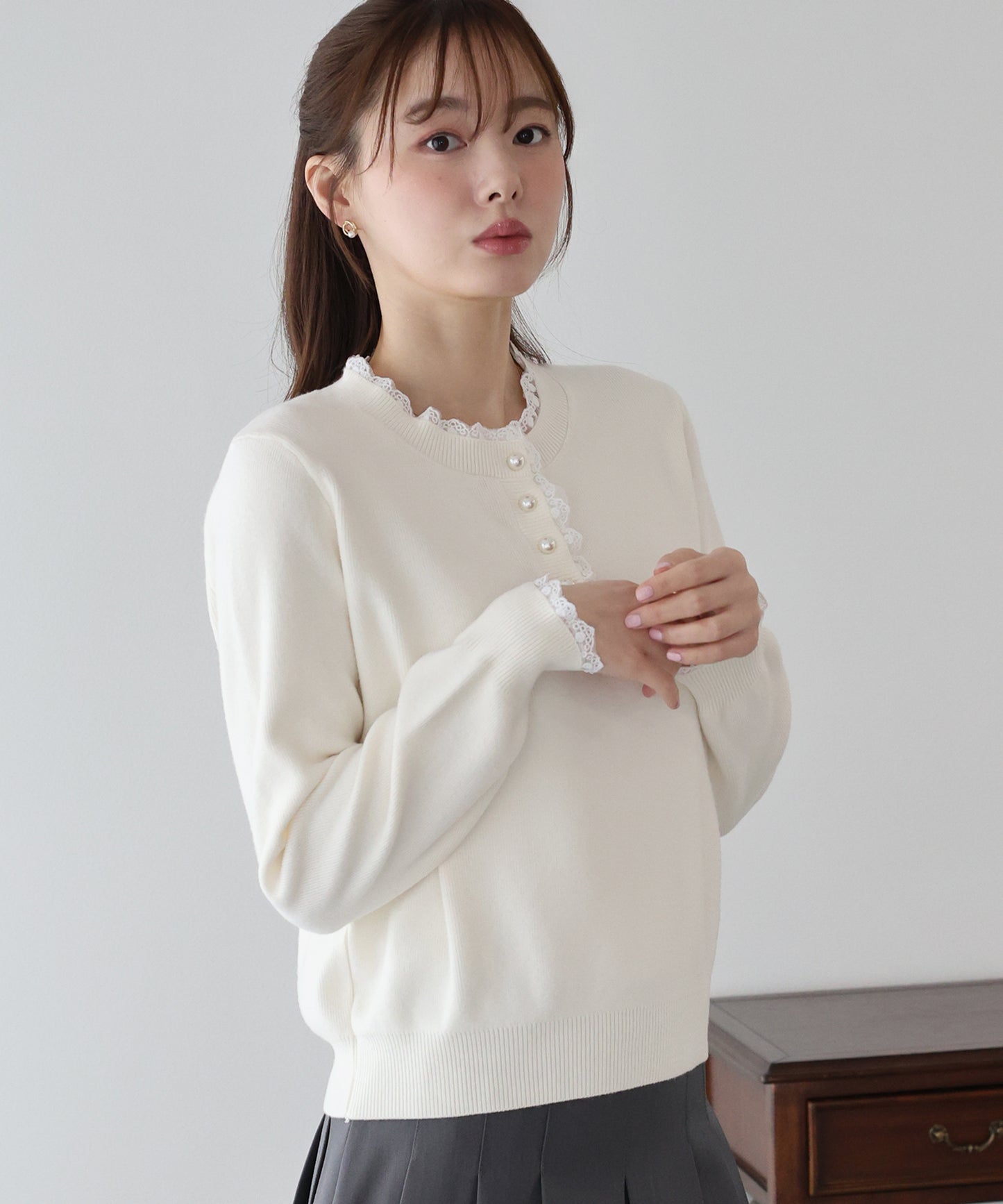 レースパールボタンニット