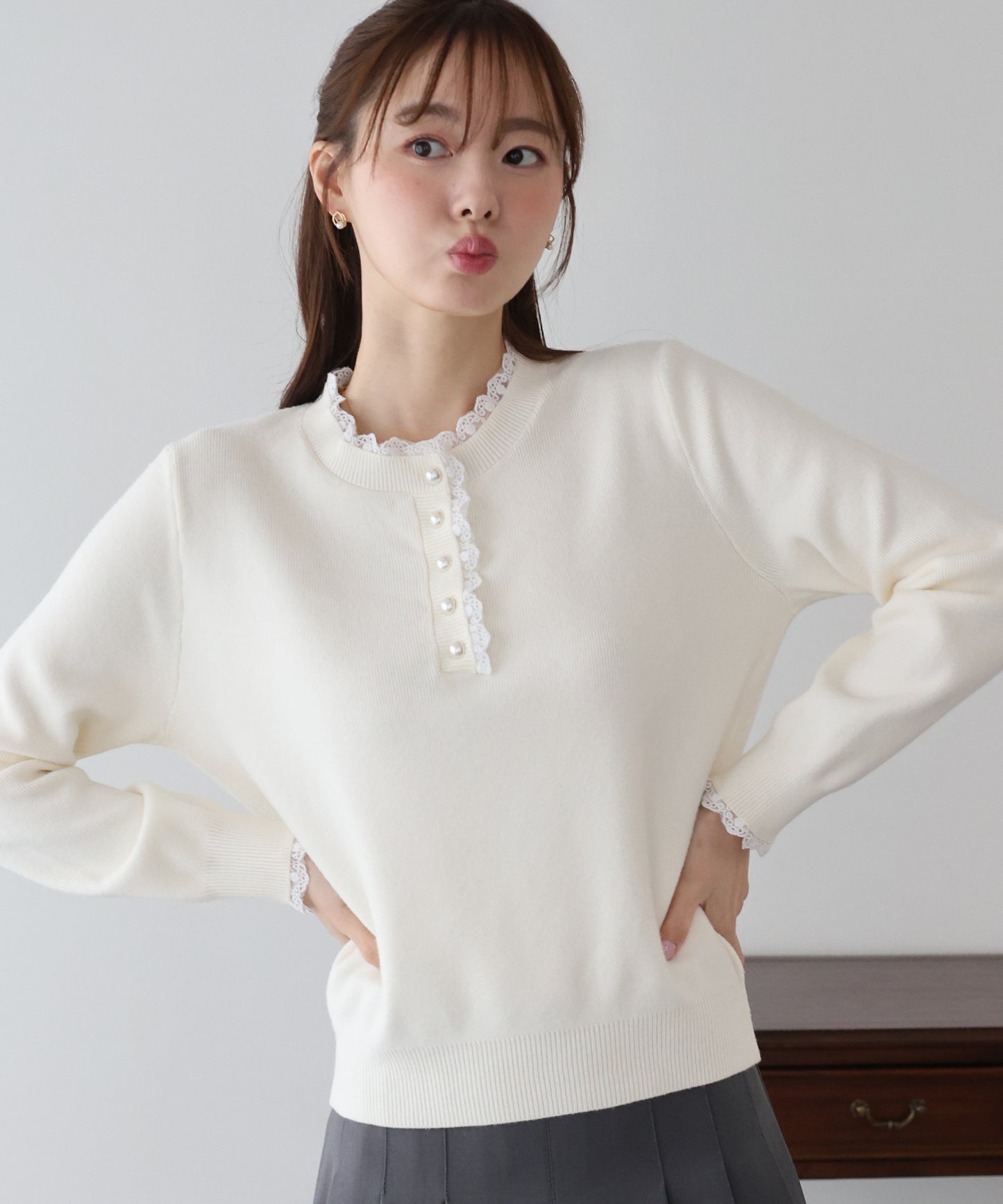 レースパールボタンニット
