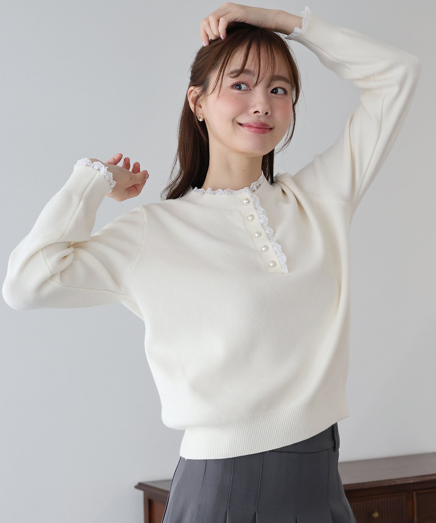 レースパールボタンニット