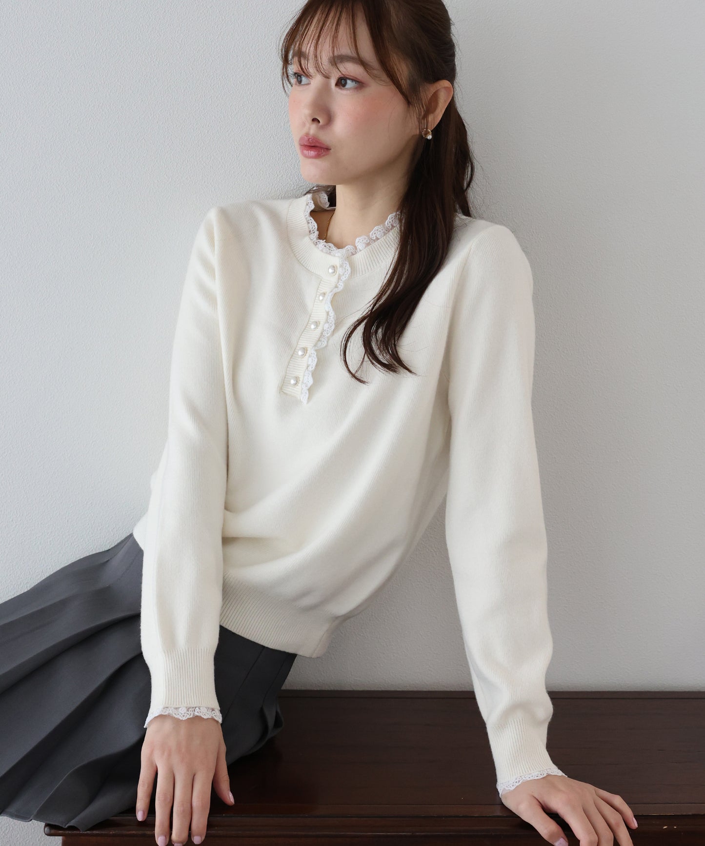 レースパールボタンニット