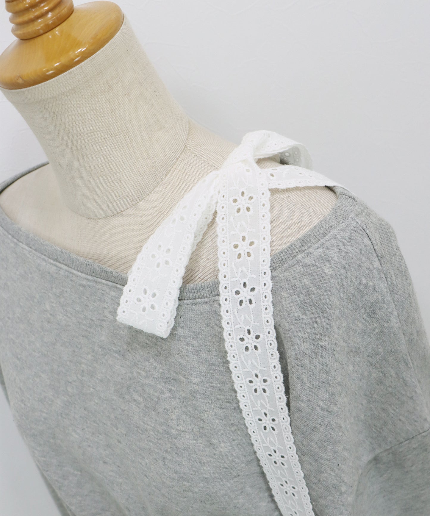 レースリボンオフショルスウェット