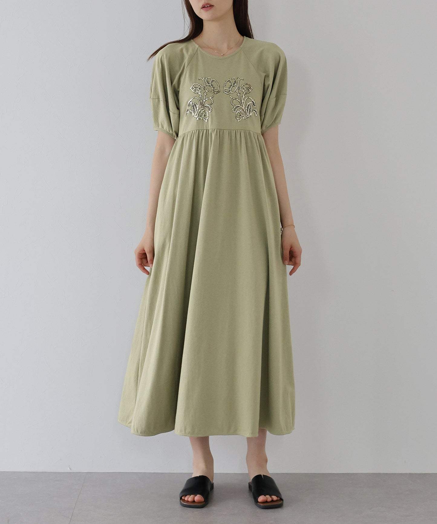 【新商品限定5％OFF（火）】 スパンコール刺繍カットソーワンピース[J by blue]