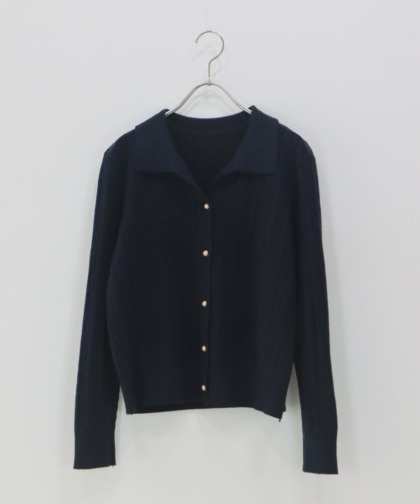 ゴールドボタンケーブルニットカーディガン[ J by blue ]