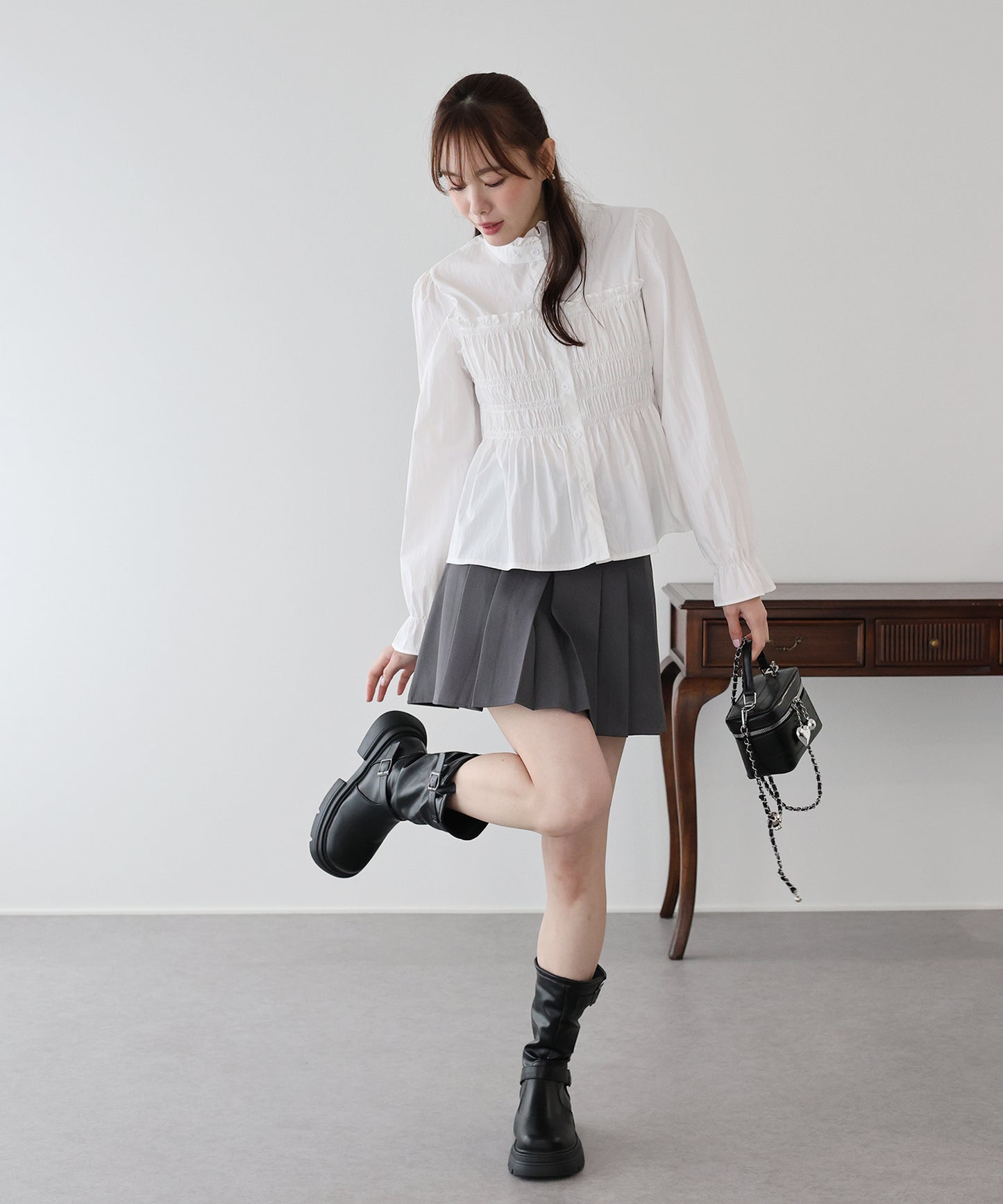 フリルネックシャーリングブラウス【ネコポス】