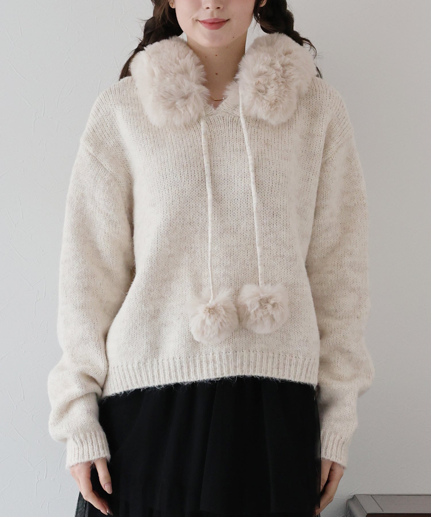 ポンポン付きファーフードニット – BLUE ONLINE