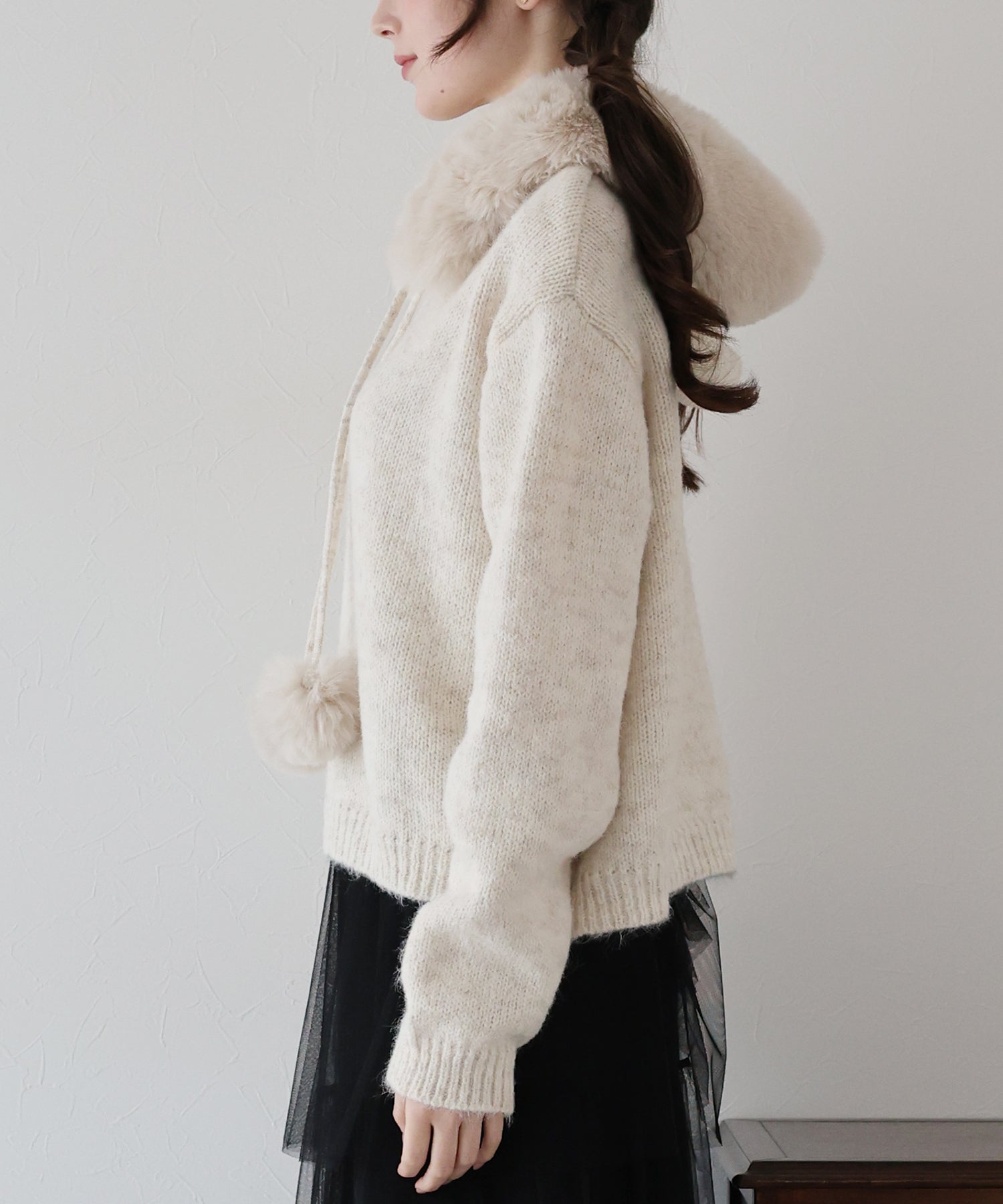 ポンポン付きファーフードニット – BLUE ONLINE