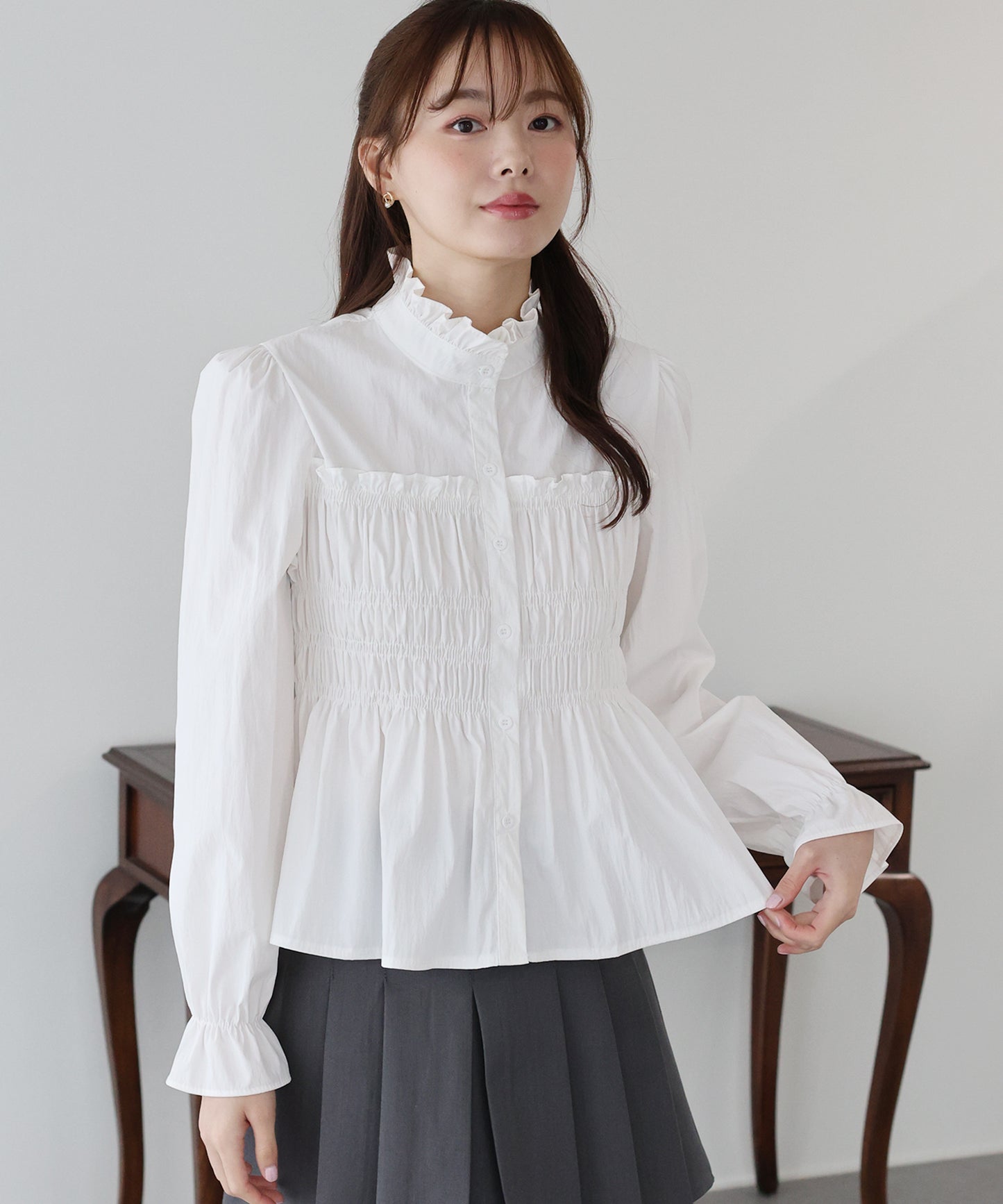 フリルネックシャーリングブラウス【ネコポス】