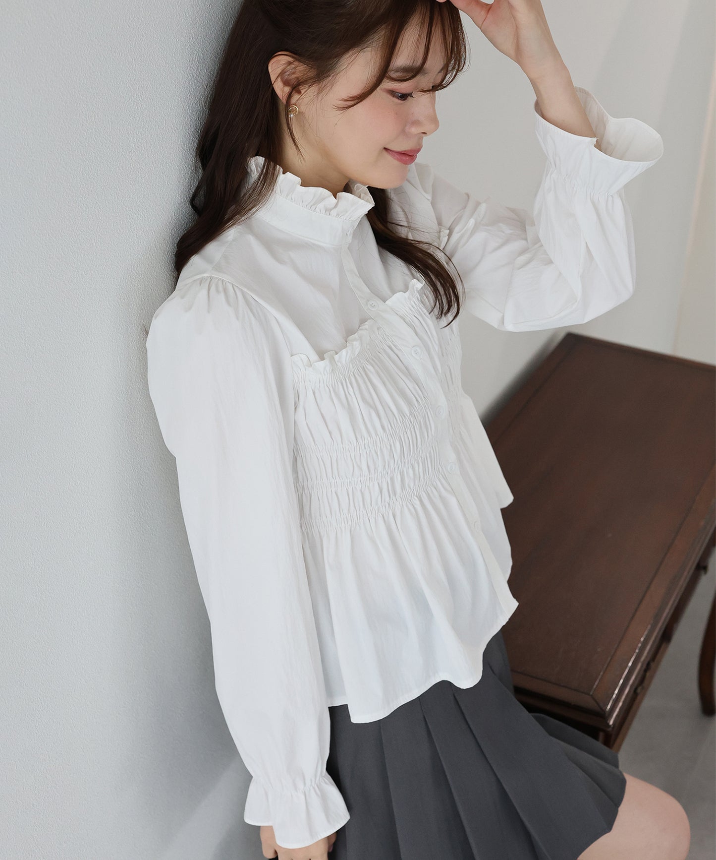 フリルネックシャーリングブラウス【ネコポス】