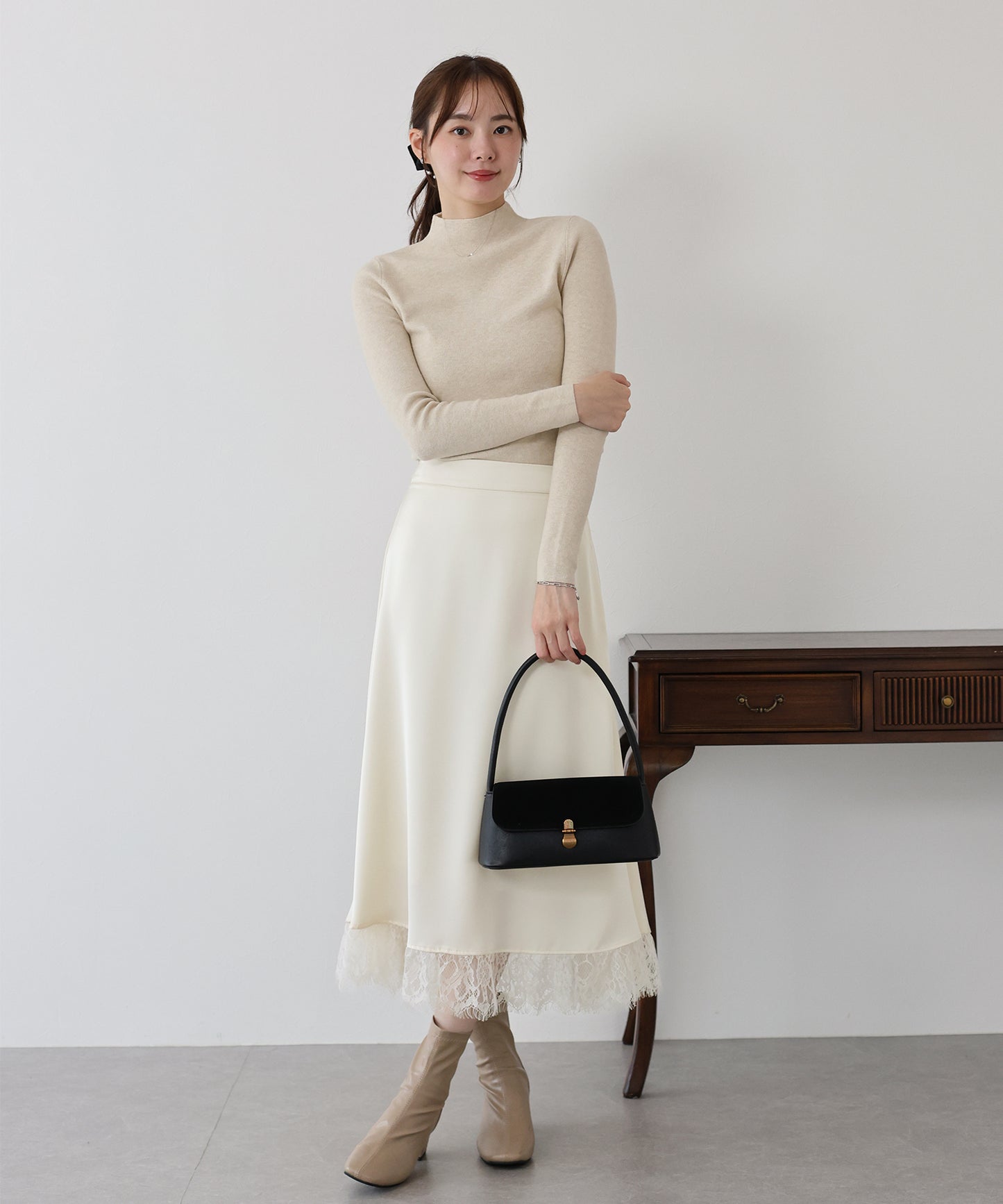 【早割5％OFF】レース切替サテンマーメイドスカート