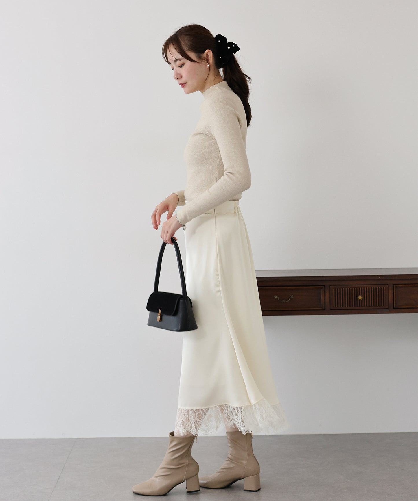 【早割5％OFF】レース切替サテンマーメイドスカート