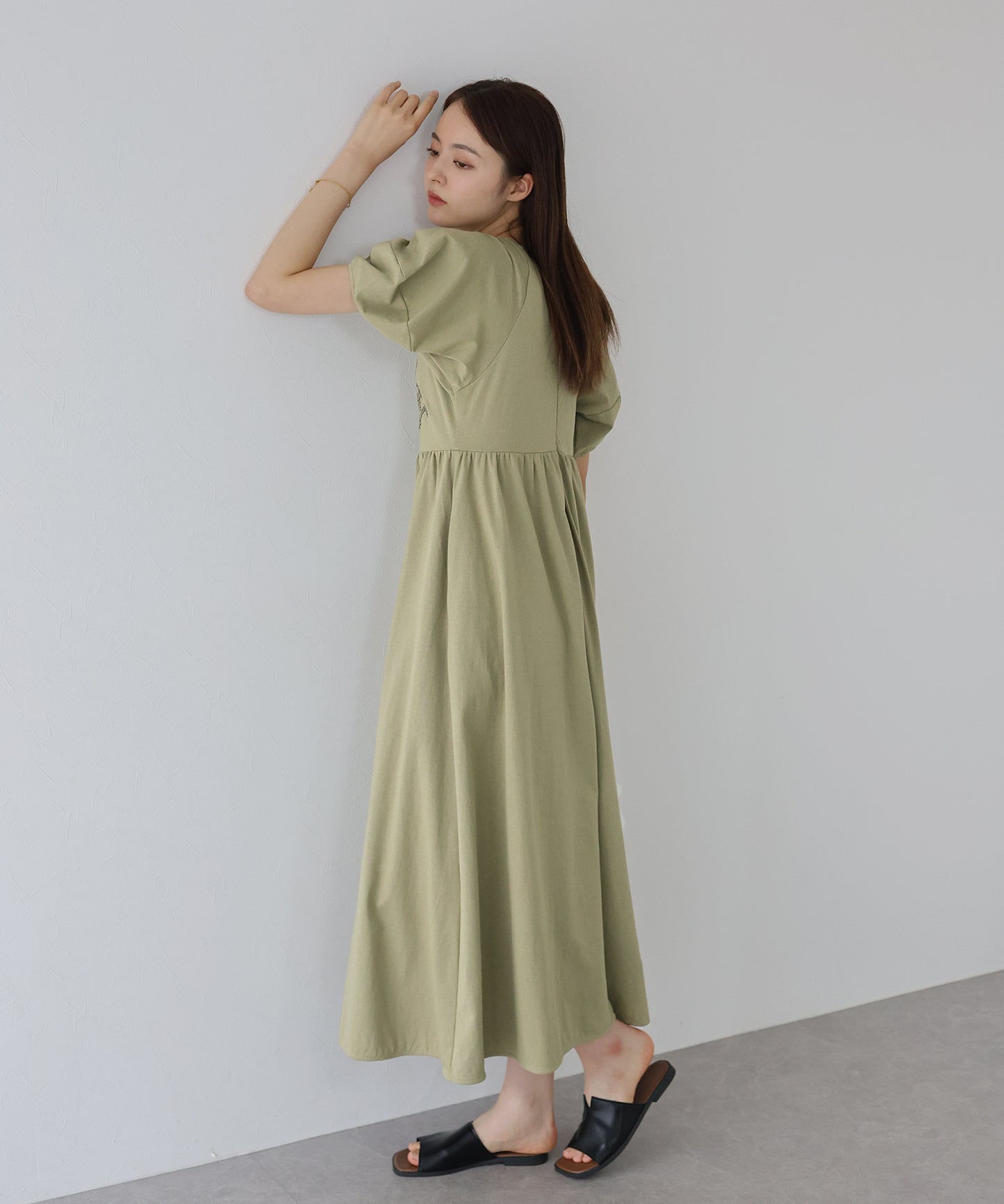 【新商品限定5％OFF（火）】 スパンコール刺繍カットソーワンピース[J by blue]