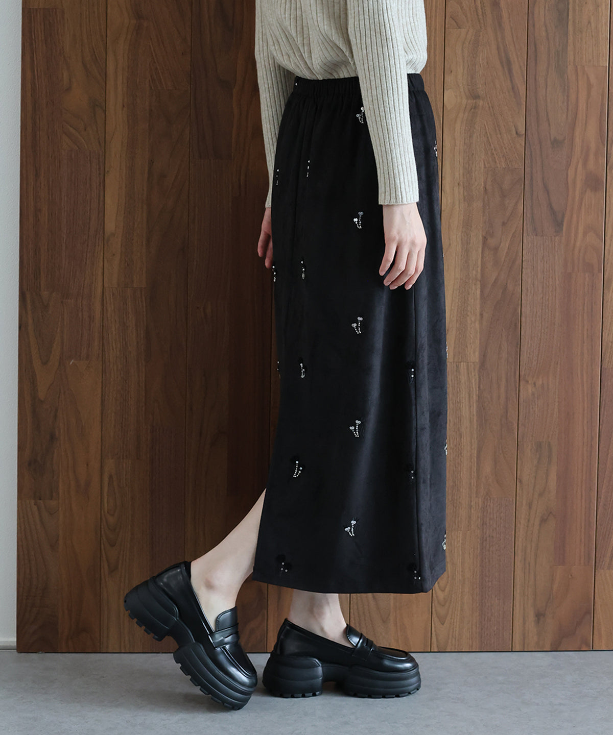 【早割5％OFF】フラワー刺繍スウェードタイトスカート