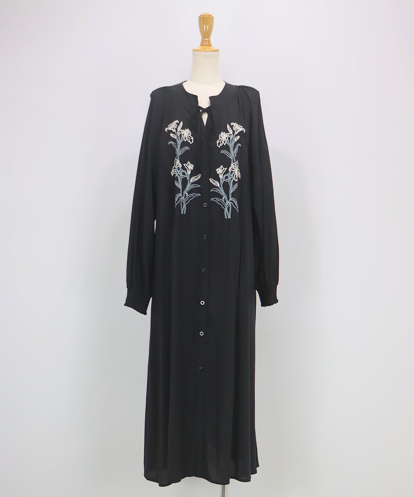 フラワー刺繍ワンピース