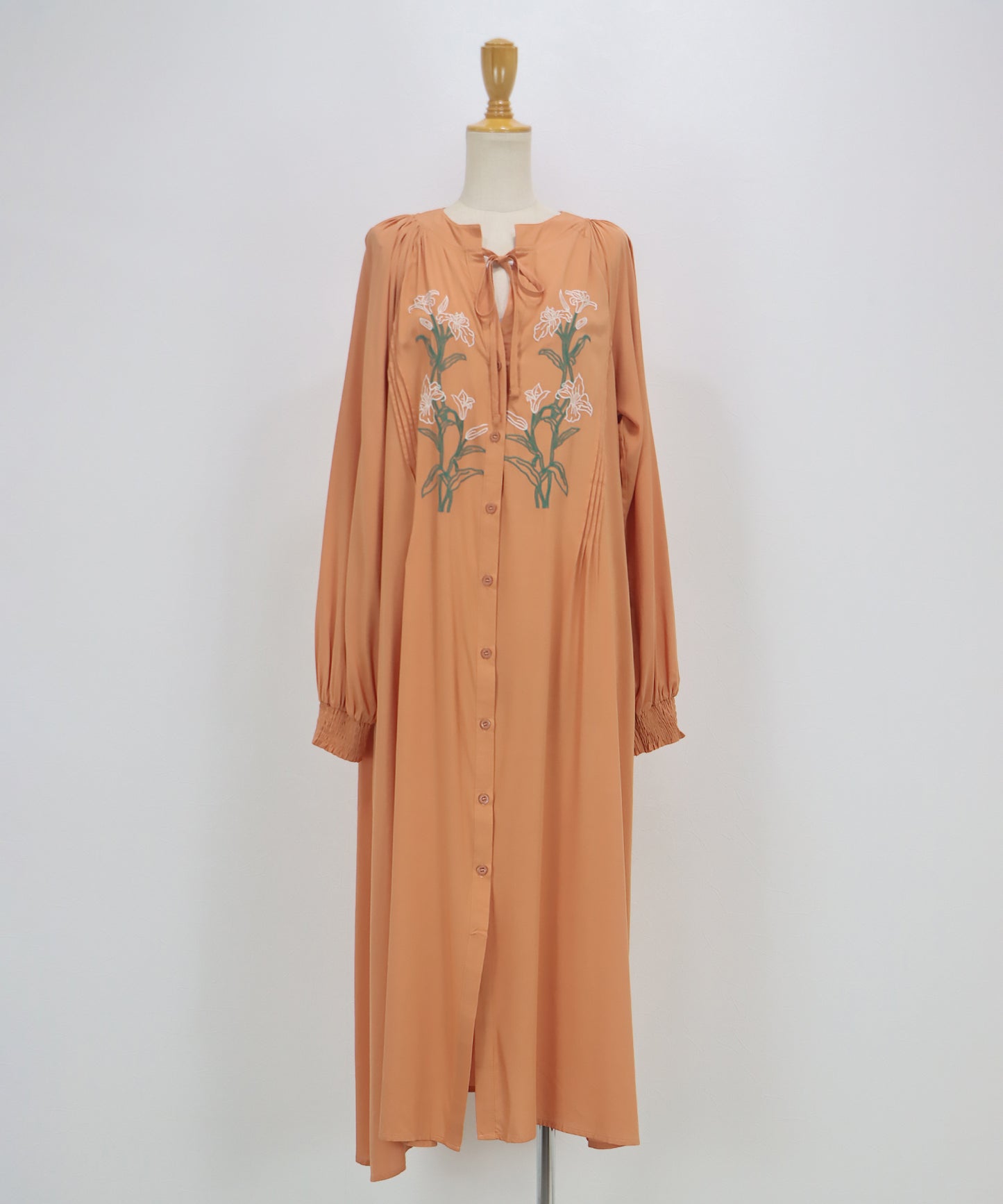 フラワー刺繍ワンピース