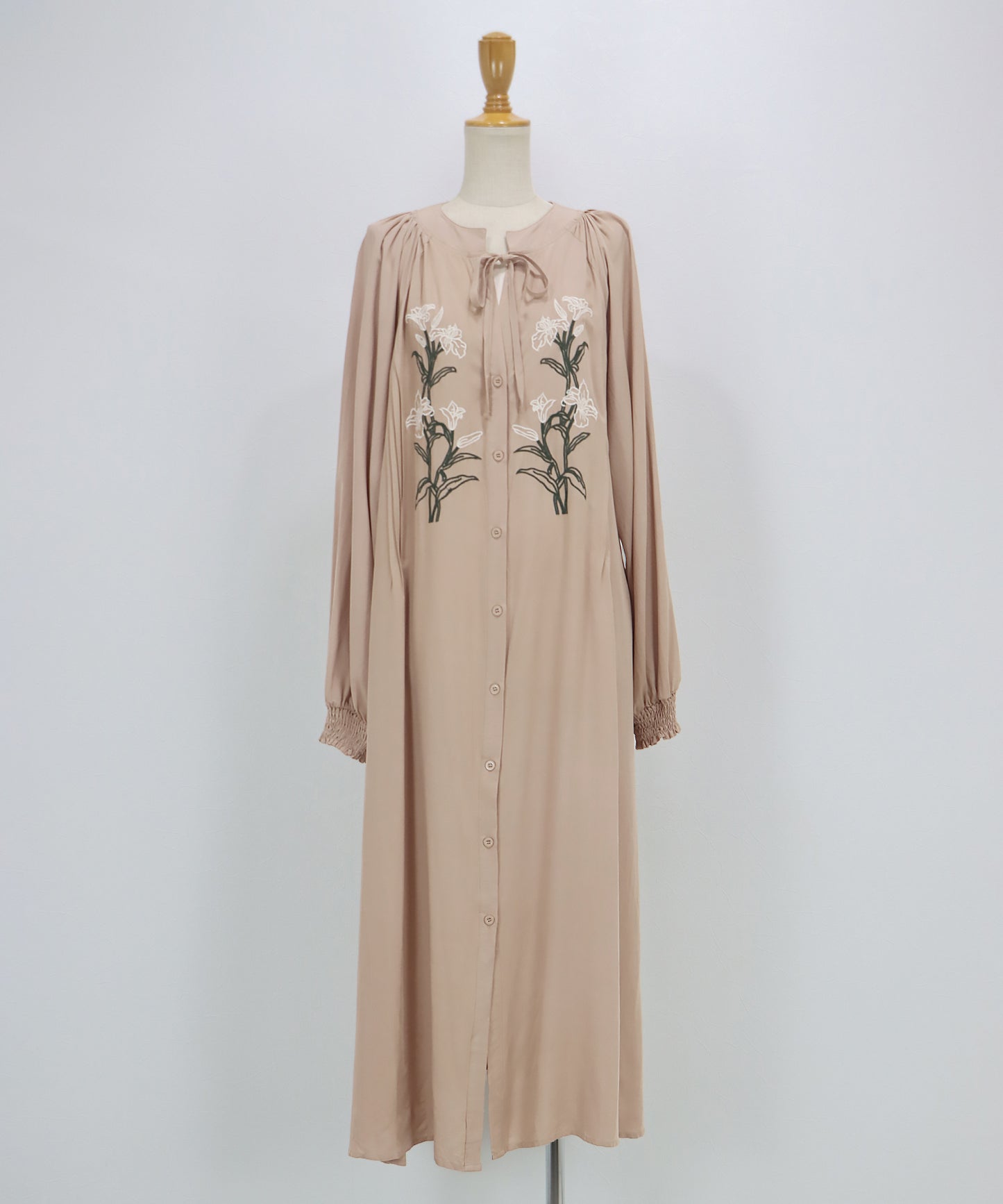 フラワー刺繍ワンピース