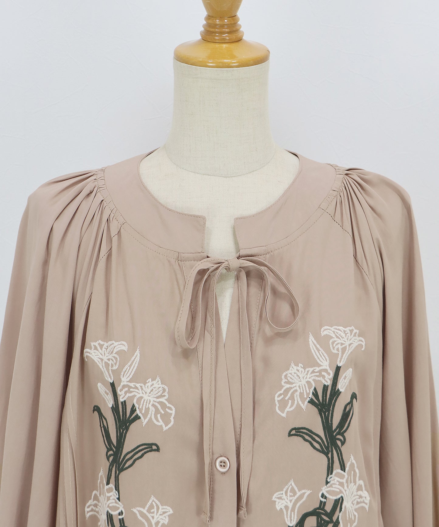 フラワー刺繍ワンピース