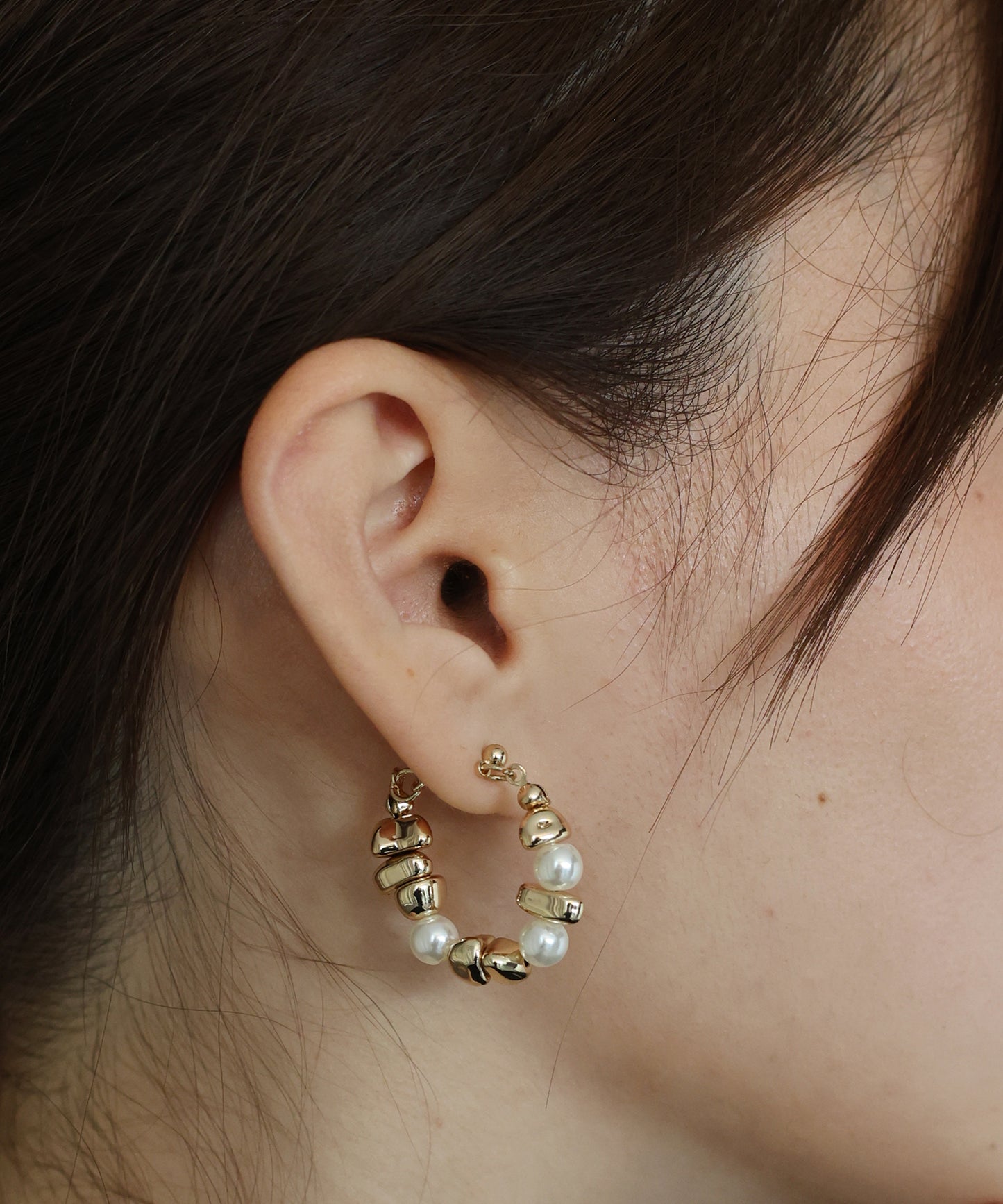 ニュアンスメタル&パールフープピアス / ニッケルフリー