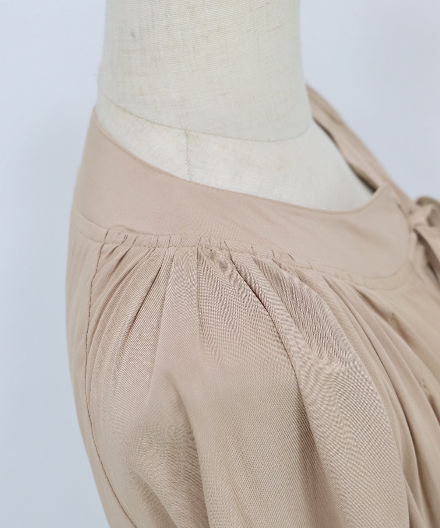 フラワー刺繍ワンピース