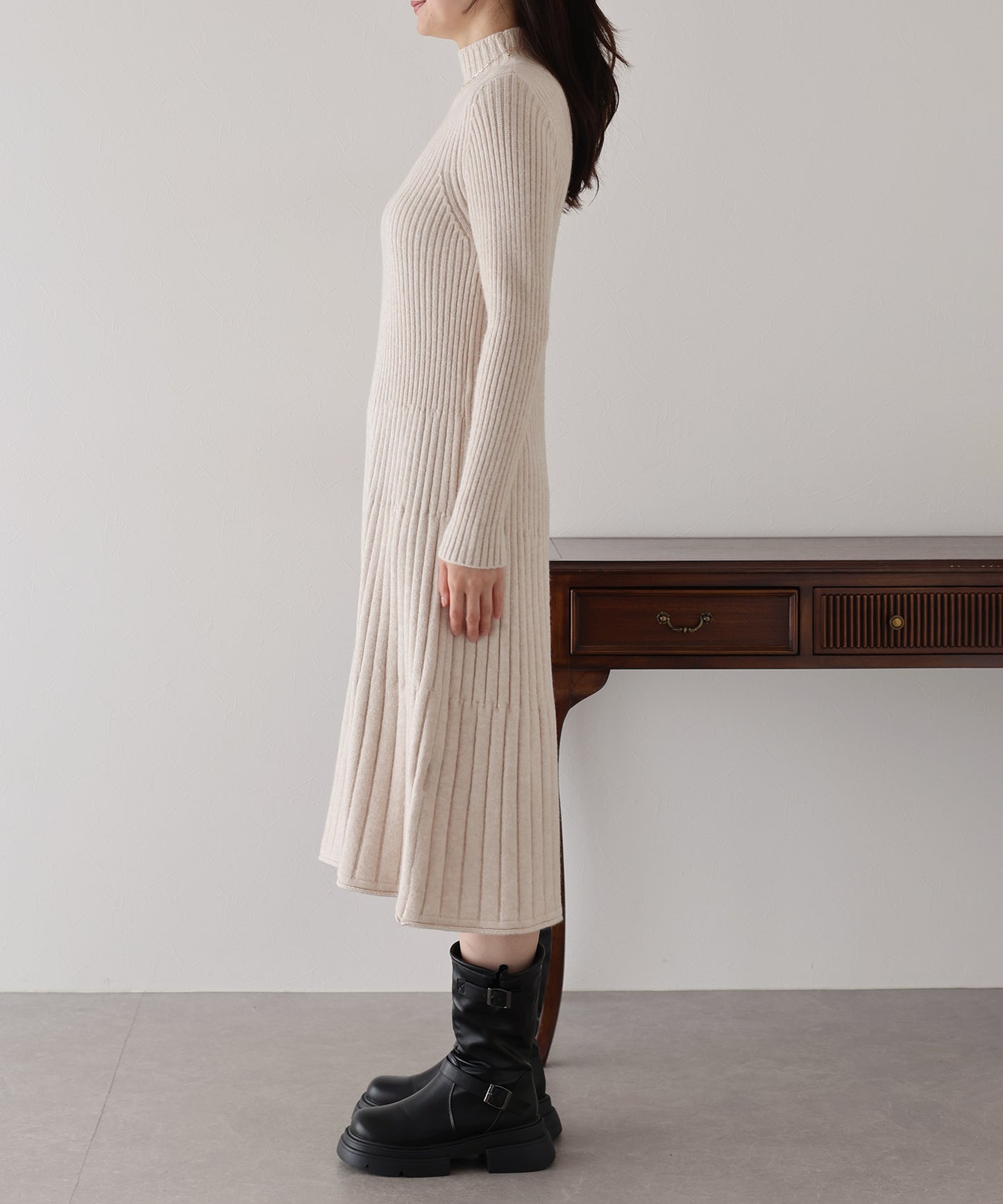 リブニットワンピース