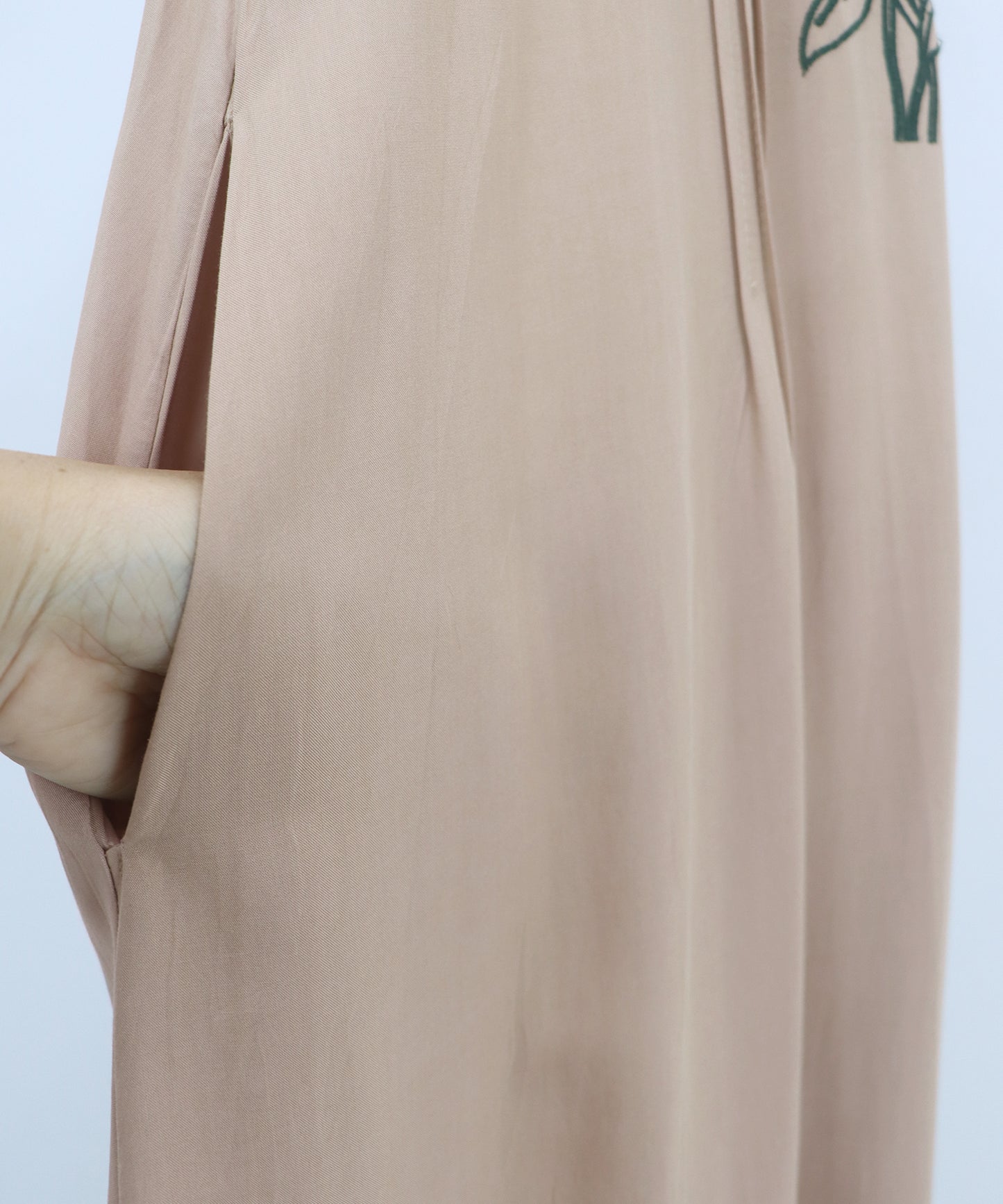 フラワー刺繍ワンピース