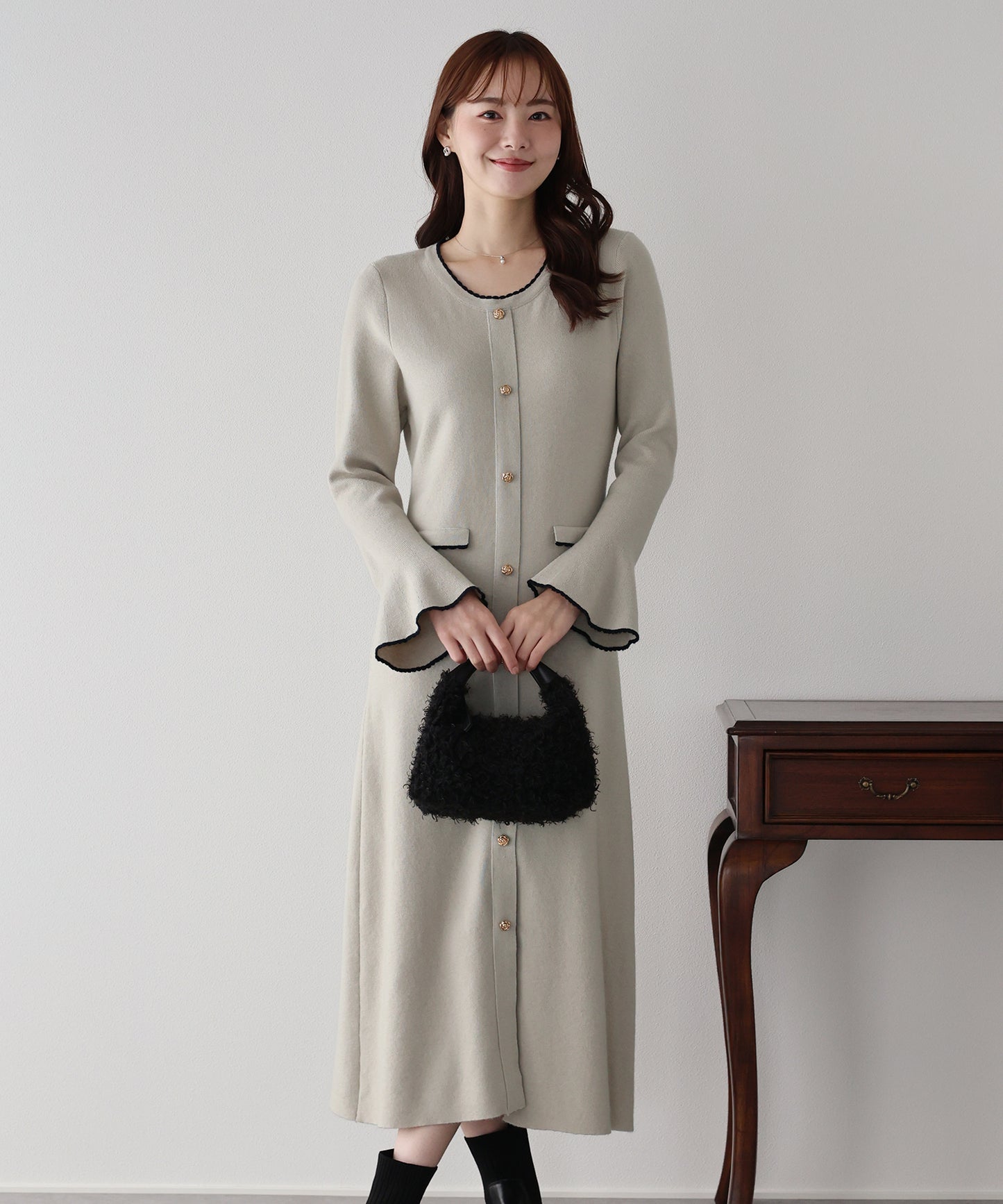 金ボタンニットワンピース