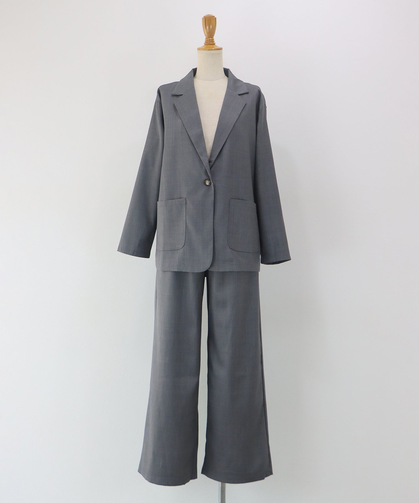 テーラードジャケット×パンツセットアップ