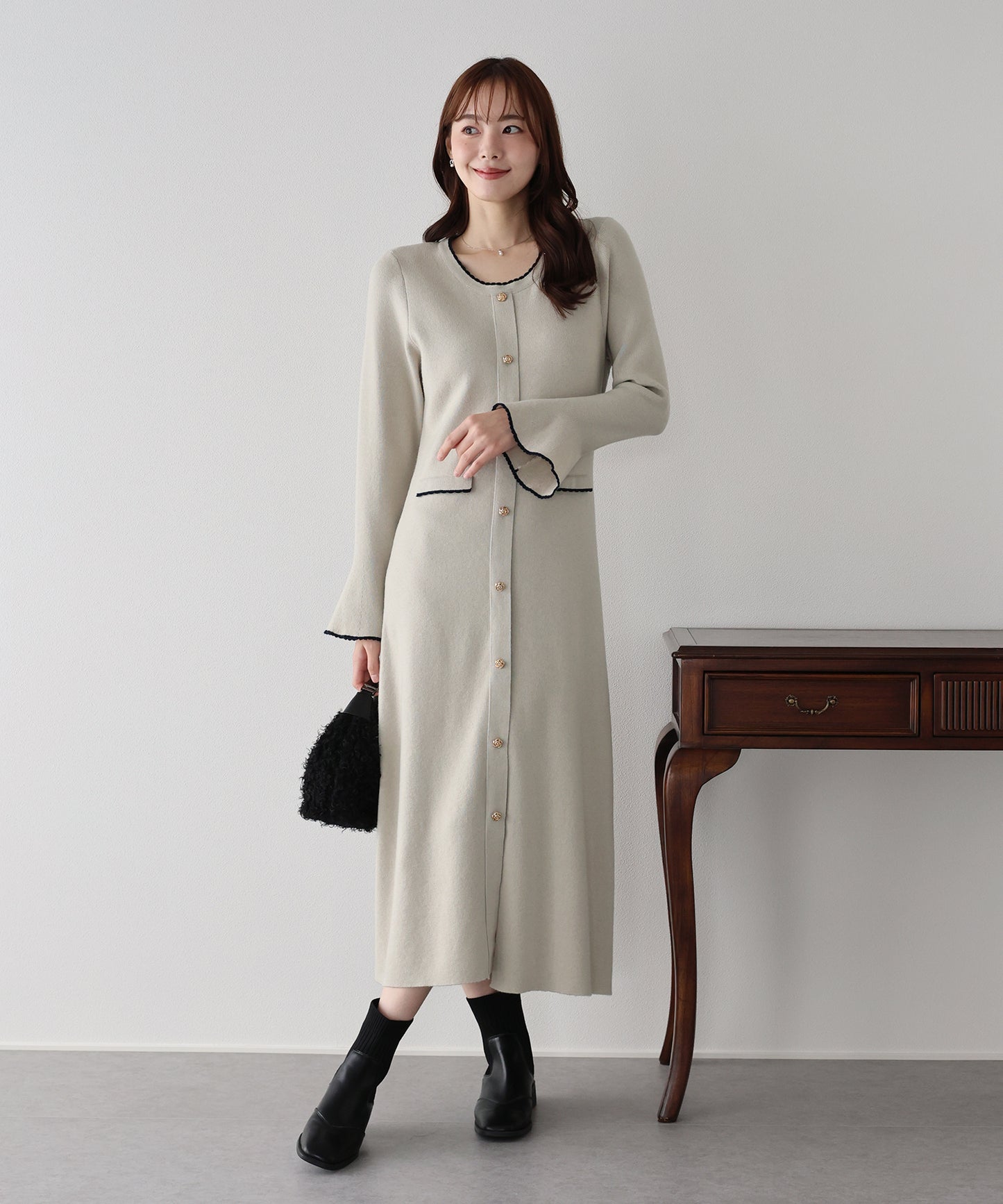 金ボタンニットワンピース