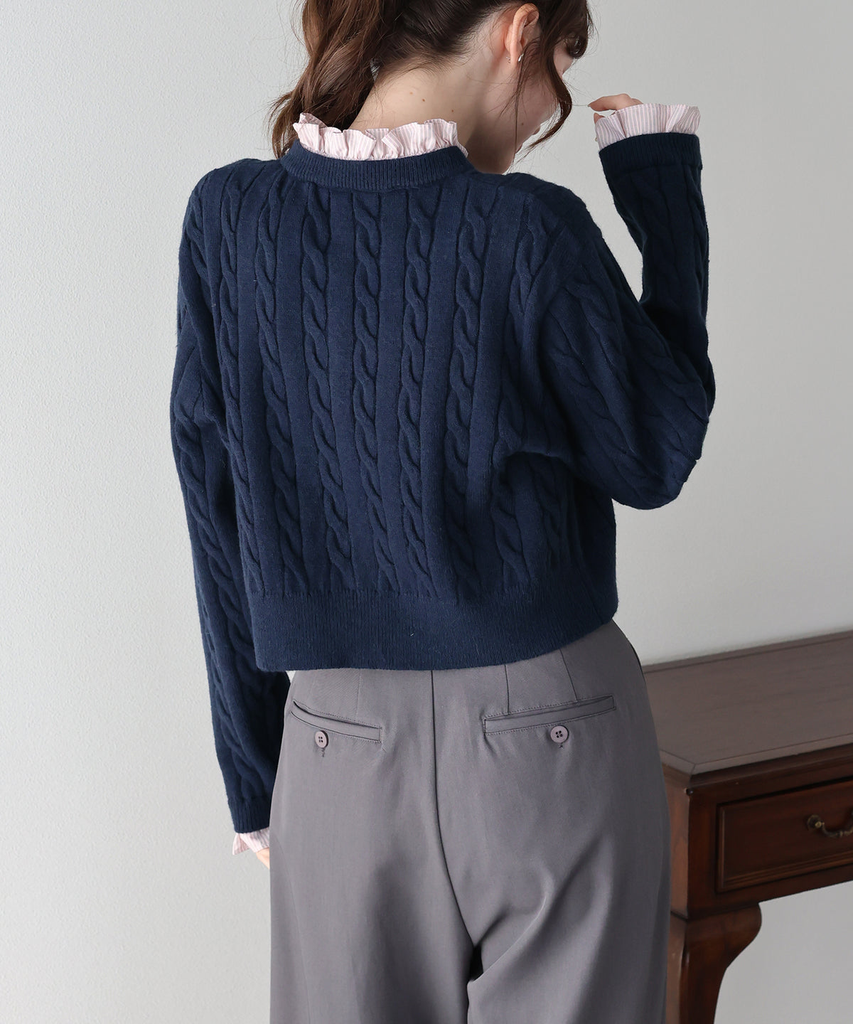 【早割5％OFF】フリルシャツケーブルニットカーディガン