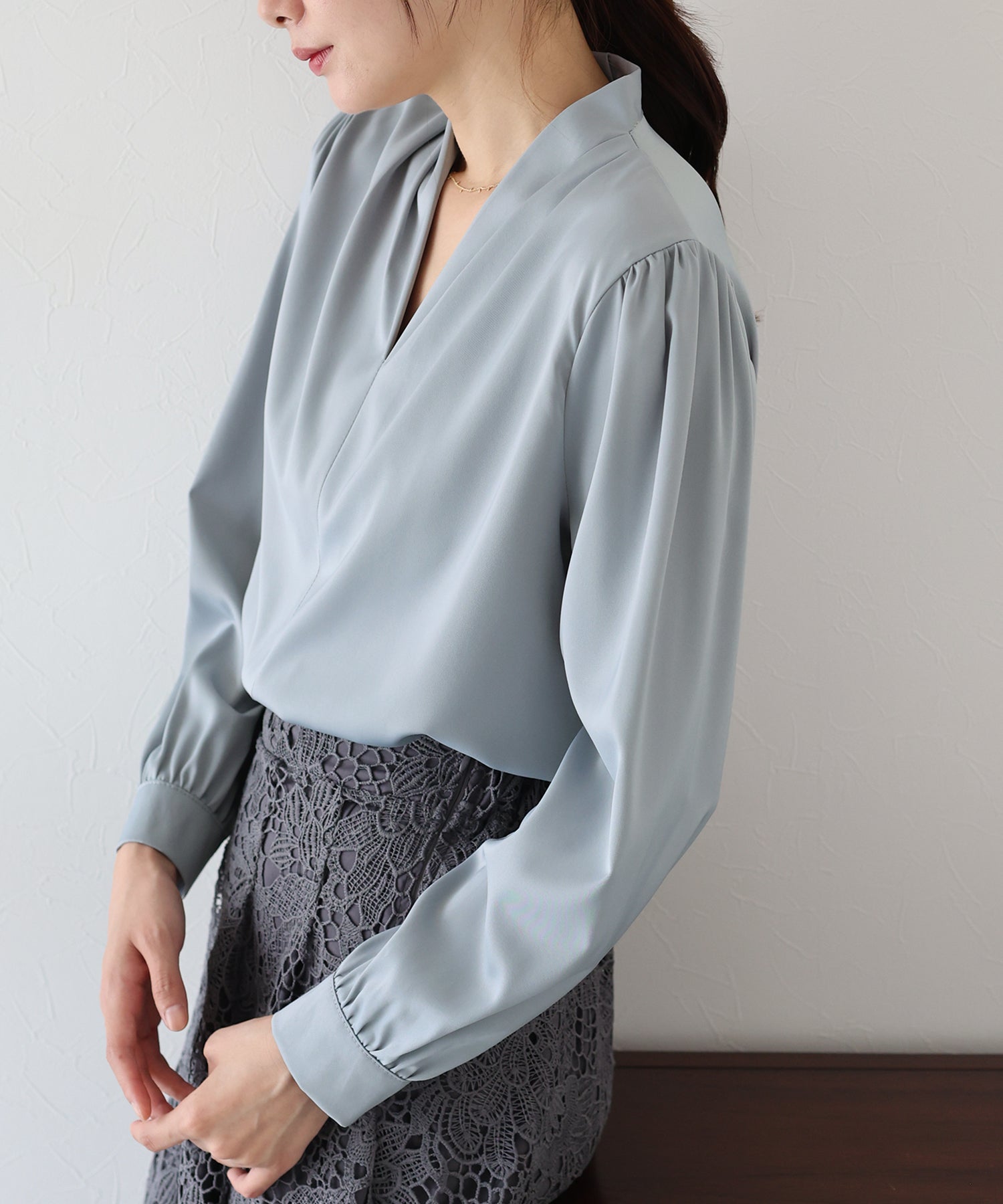 IENA MONOボタニーVネックブラウス IENA ブラウス シャツ MONOボタニーVネックブラウス レディース