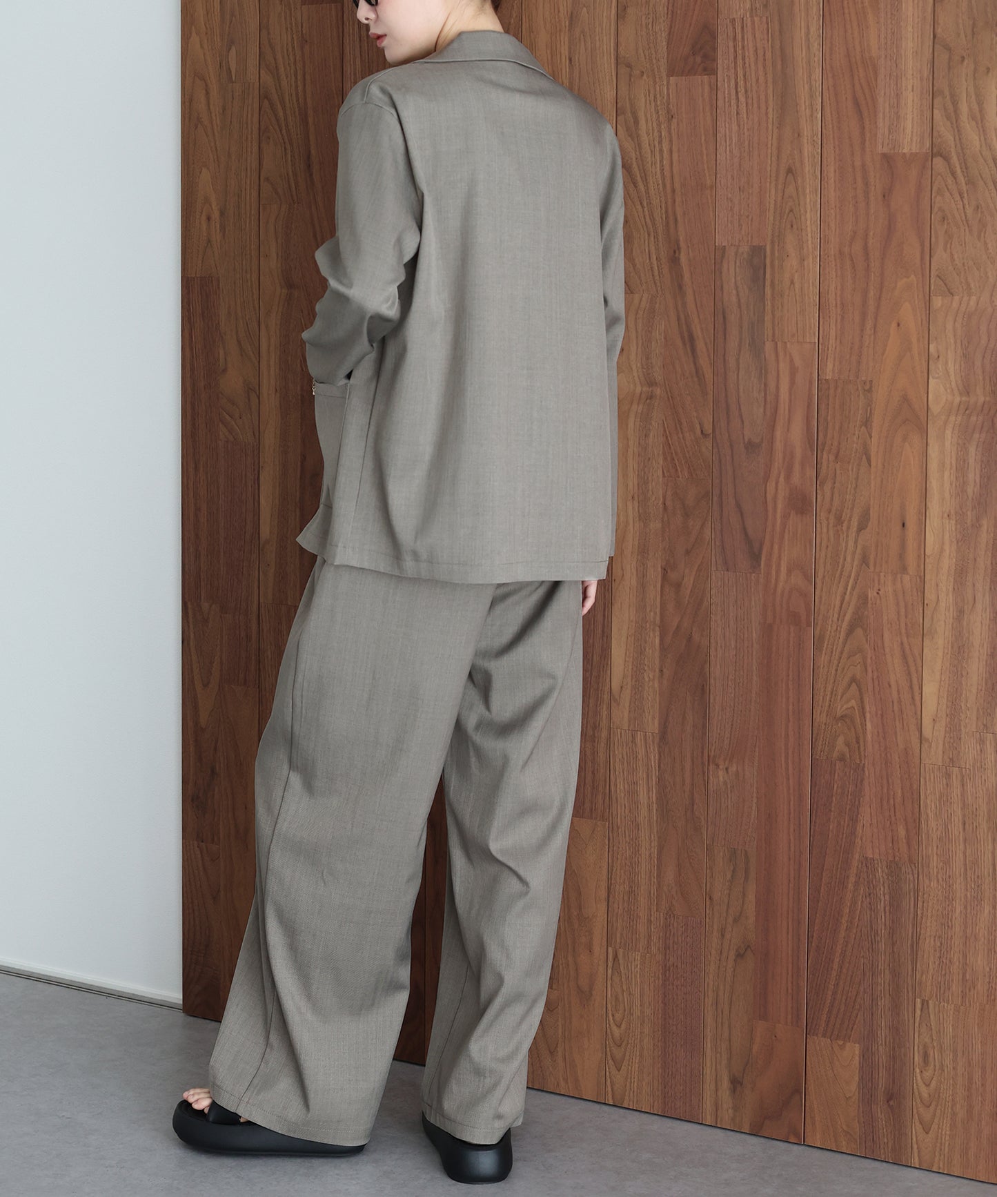 テーラードジャケット×パンツセットアップ