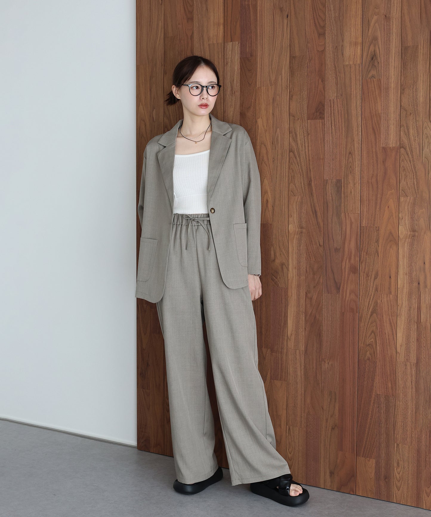 テーラードジャケット×パンツセットアップ
