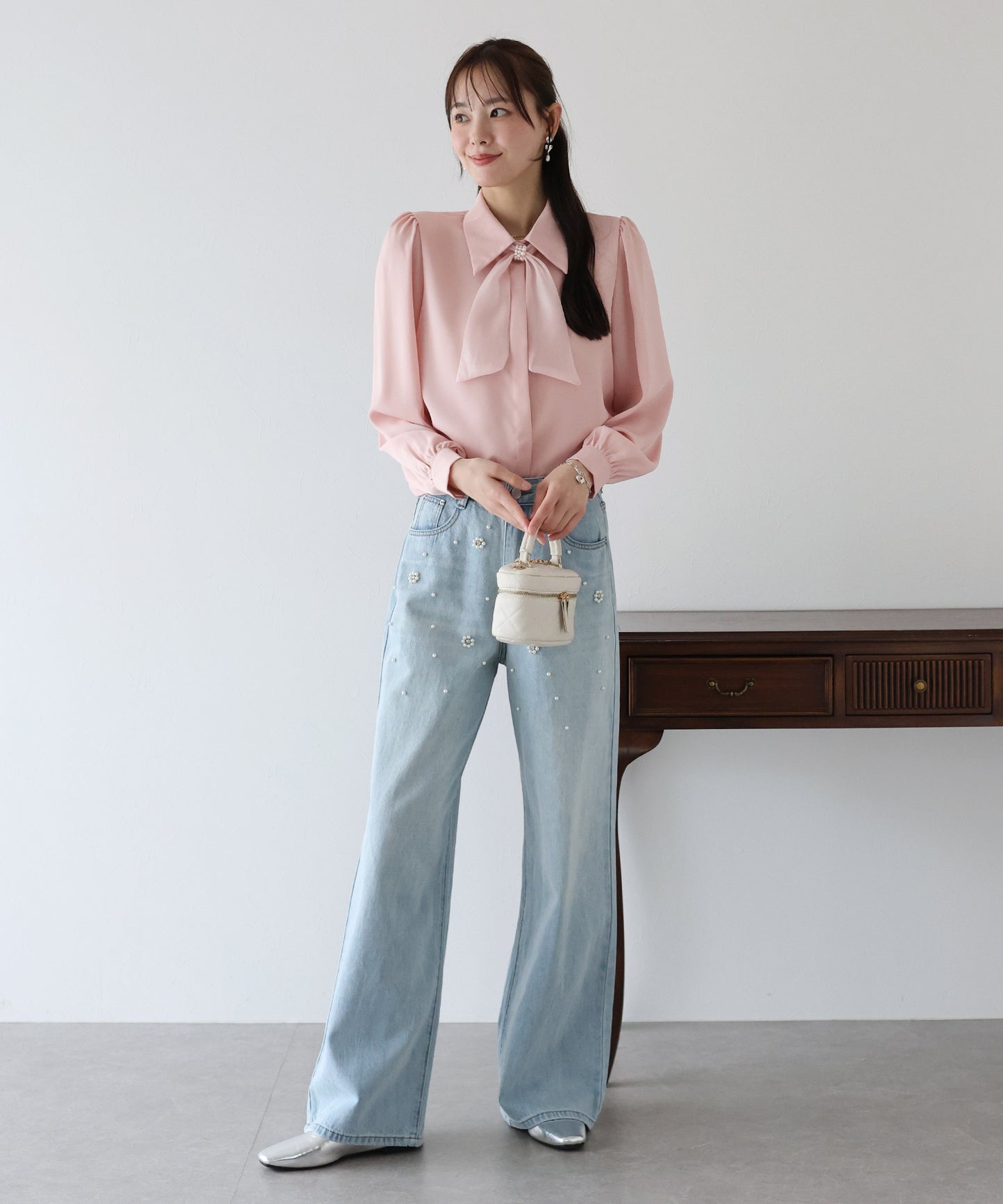 パールモチーフリボンブラウス