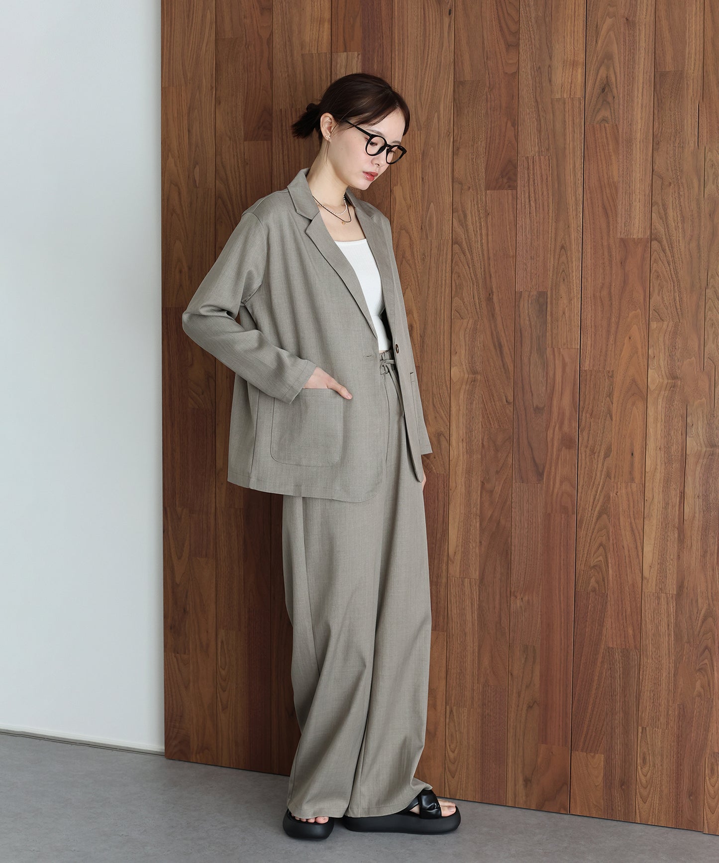 テーラードジャケット×パンツセットアップ