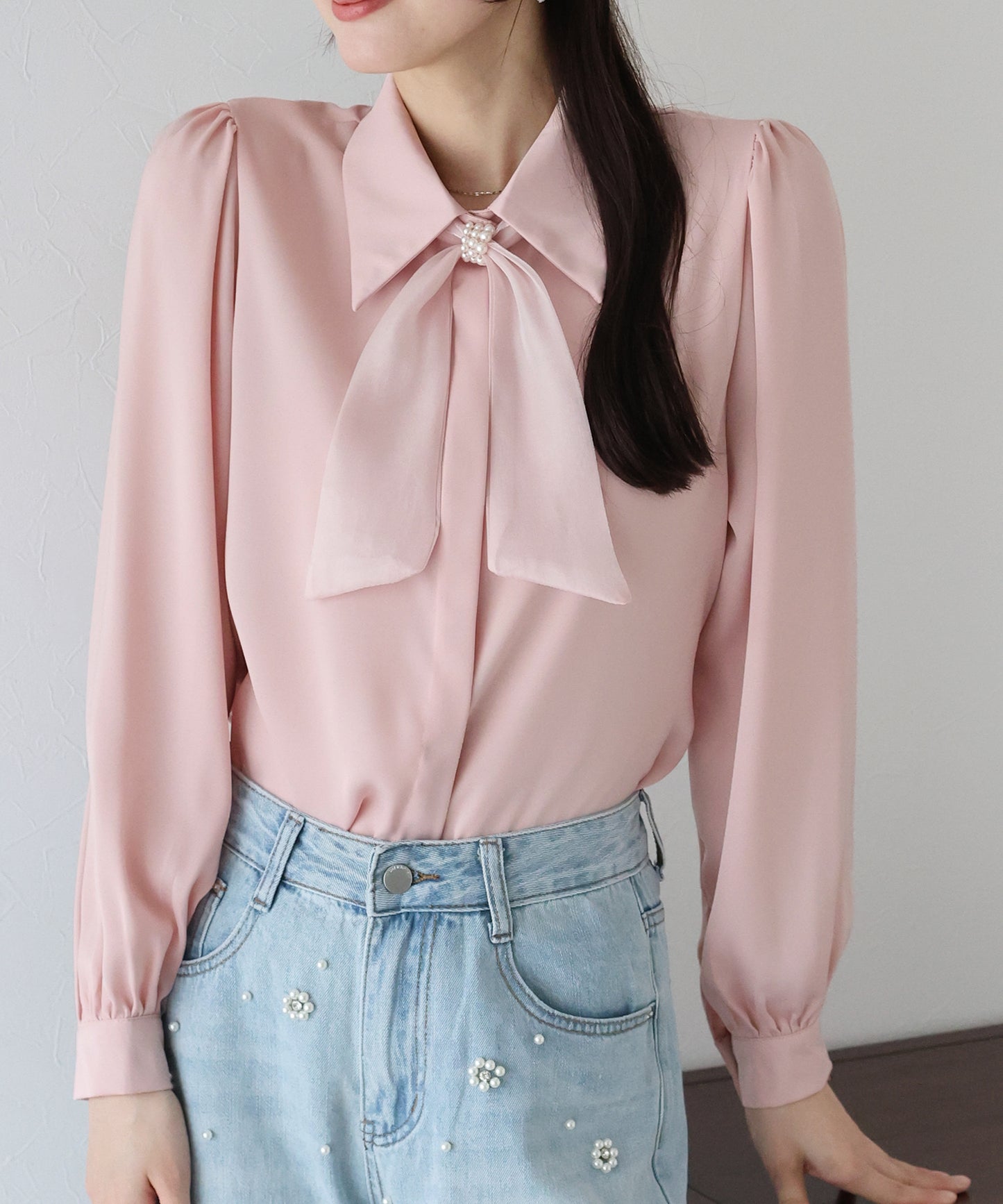 パールモチーフリボンブラウス