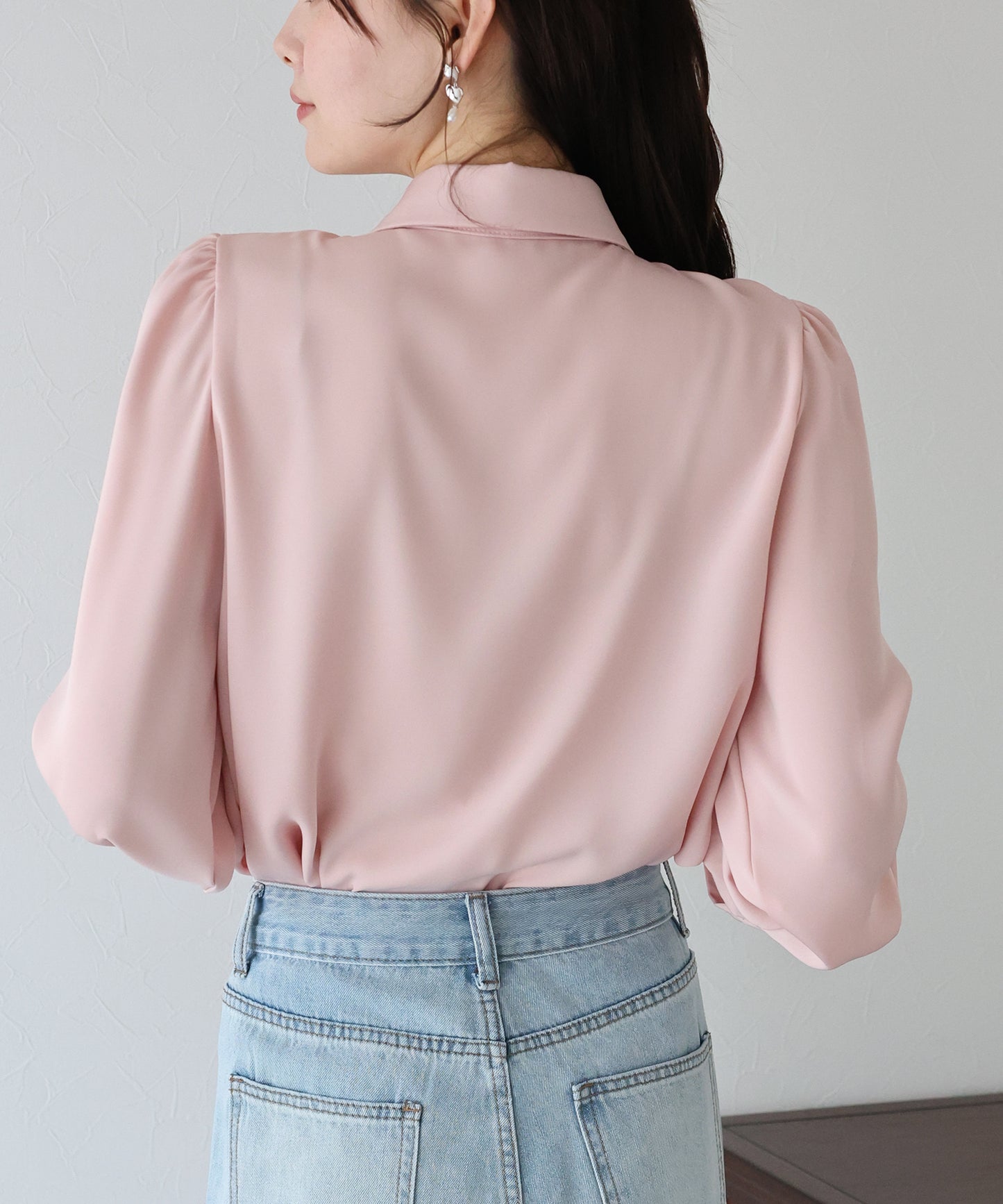 パールモチーフリボンブラウス