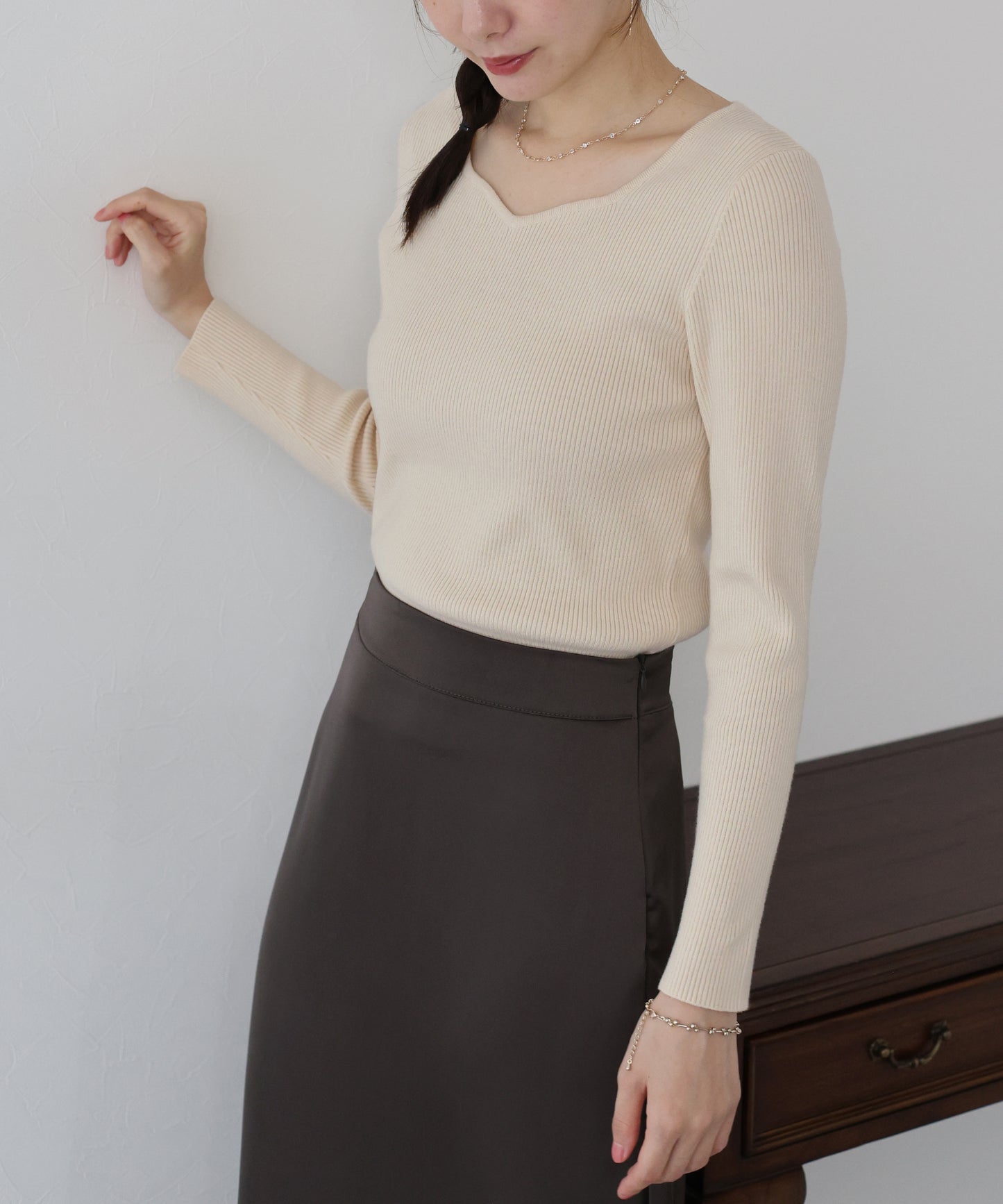 ハートネックリブニット