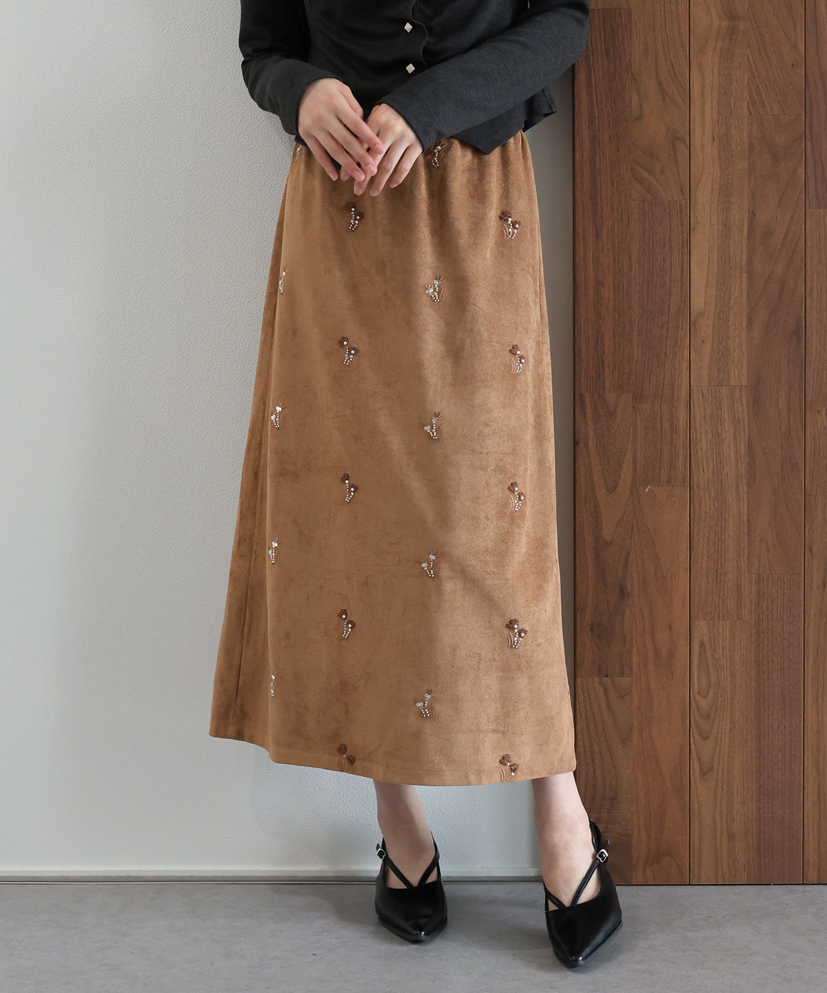 【早割5％OFF】フラワー刺繍スウェードタイトスカート
