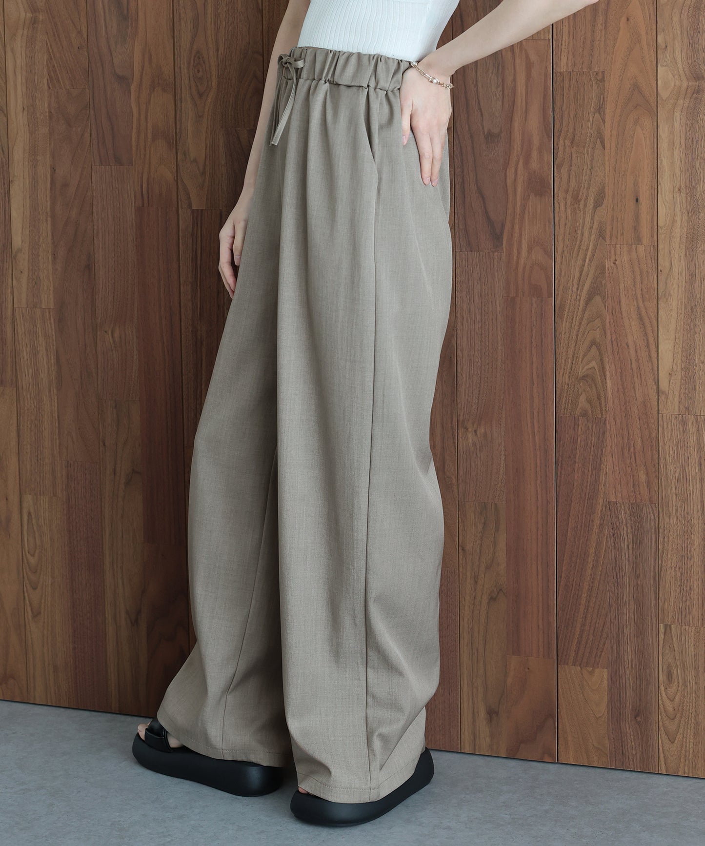 テーラードジャケット×パンツセットアップ