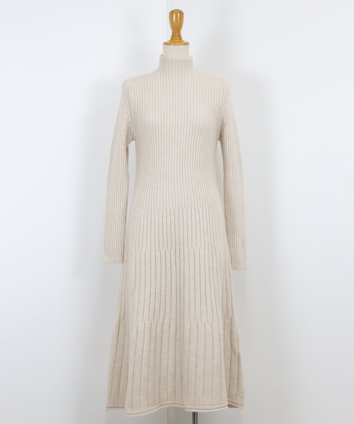 リブニットワンピース