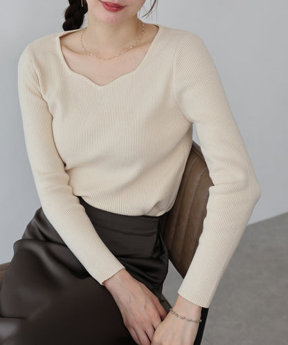 ハートネックリブニット