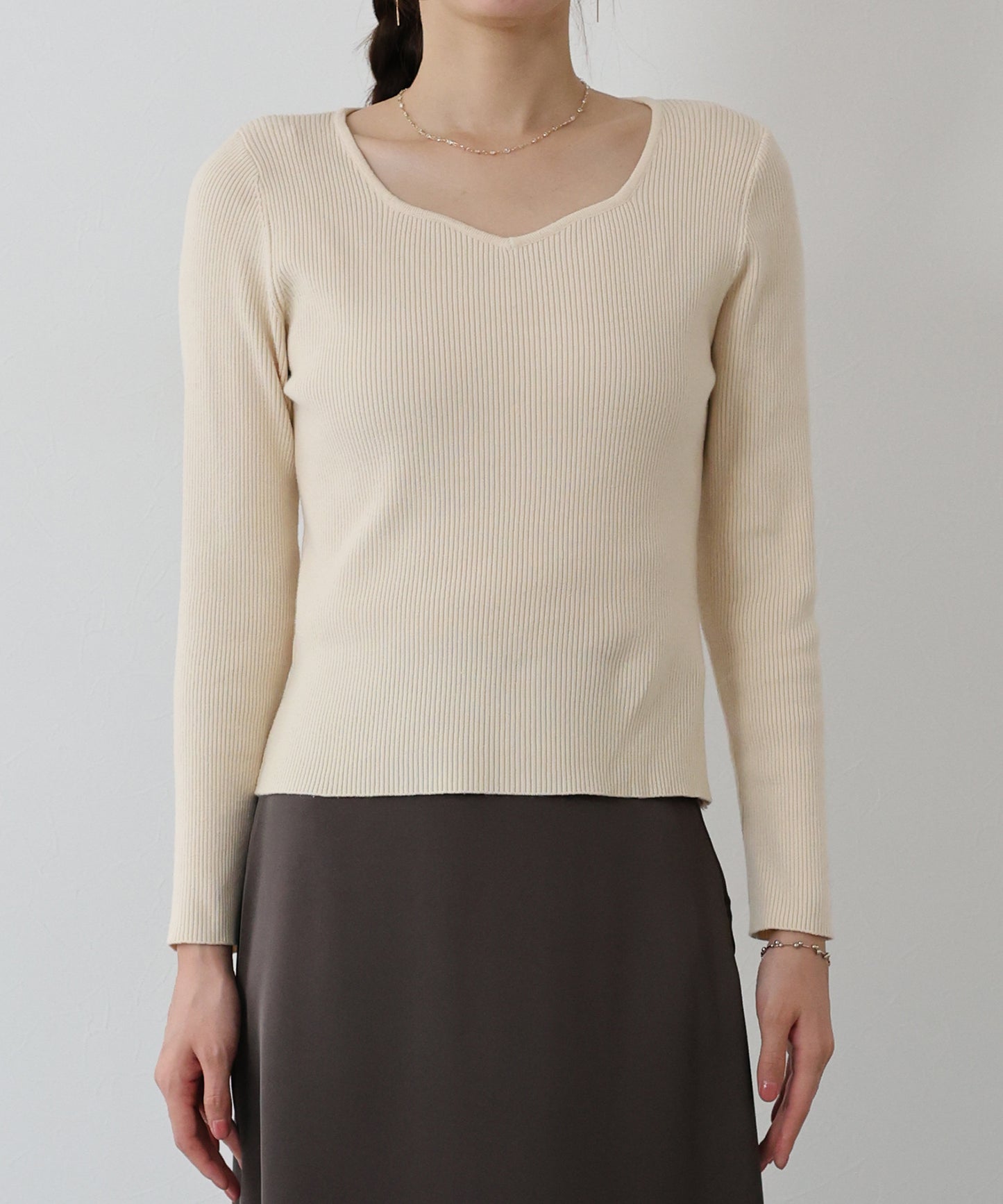 ハートネックリブニット