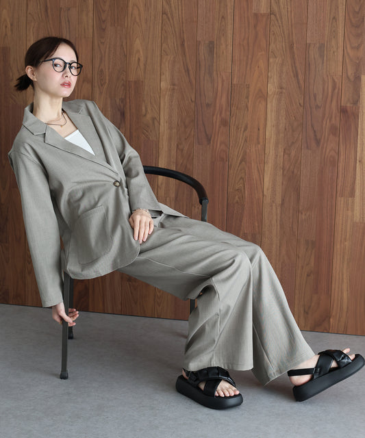 テーラードジャケット×パンツセットアップ