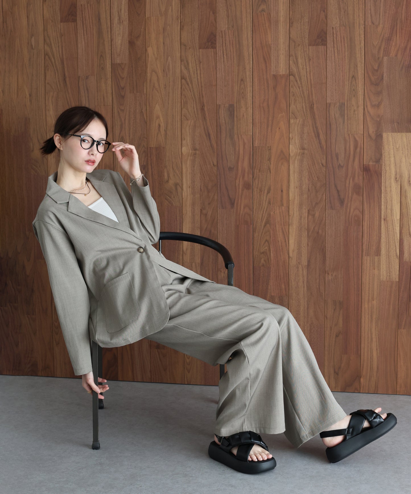 テーラードジャケット×パンツセットアップ