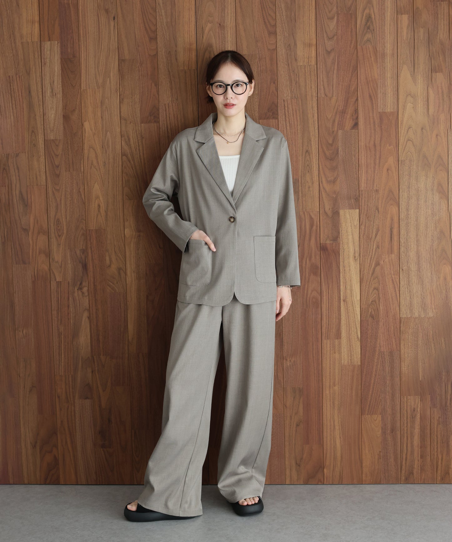 テーラードジャケット×パンツセットアップ