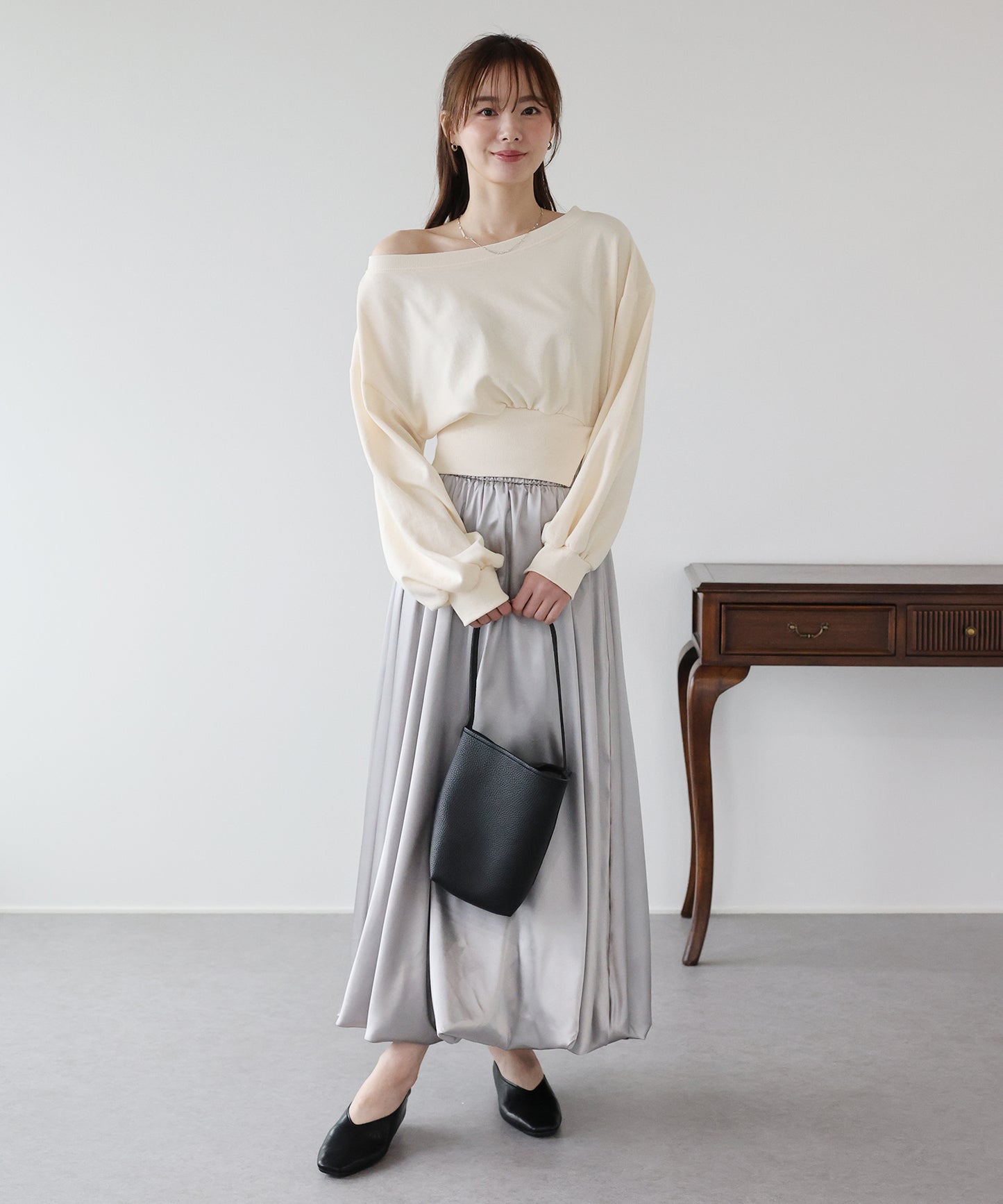 オフショルダースウェット